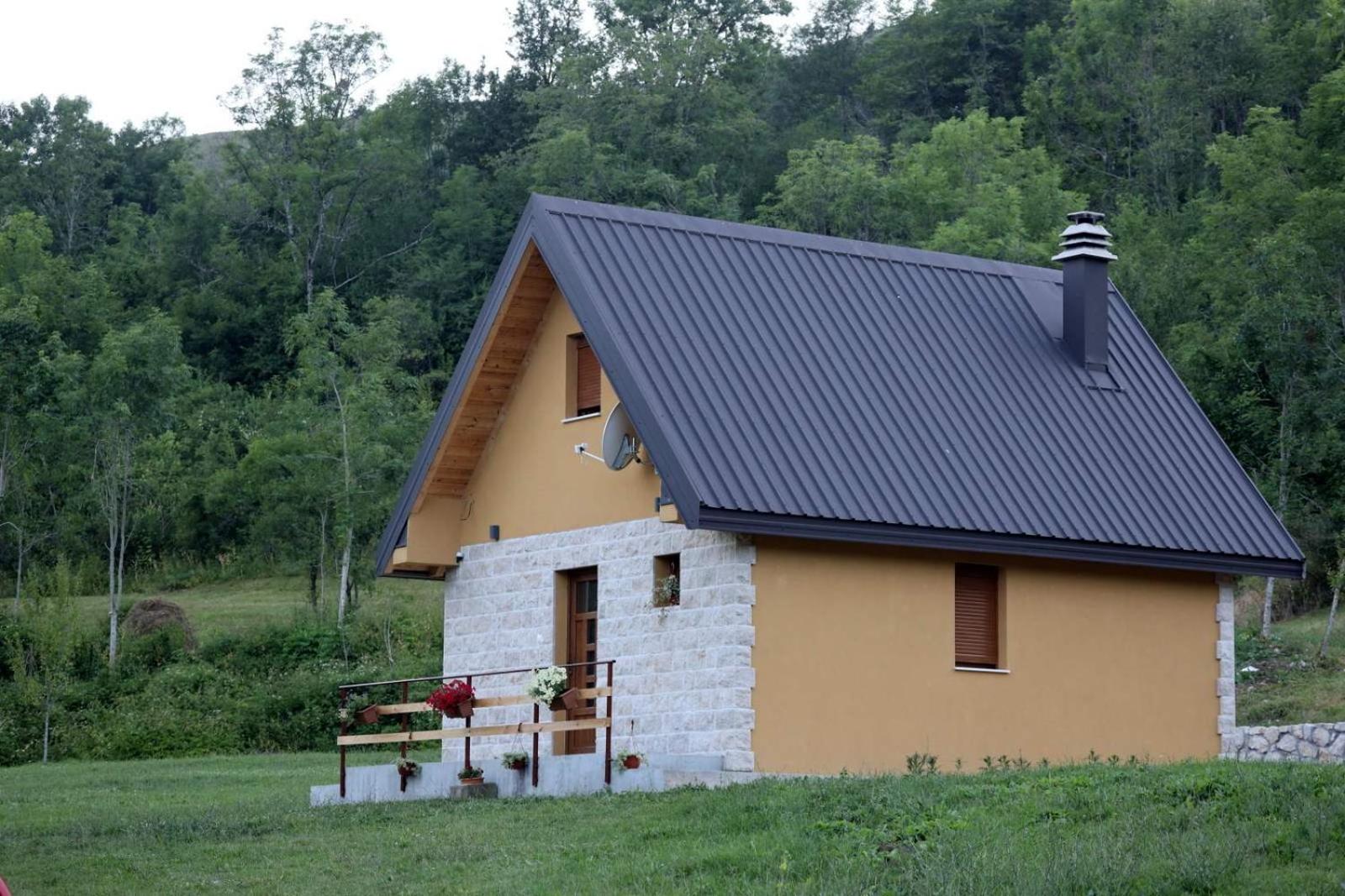 Two-Bedroom House photo 3