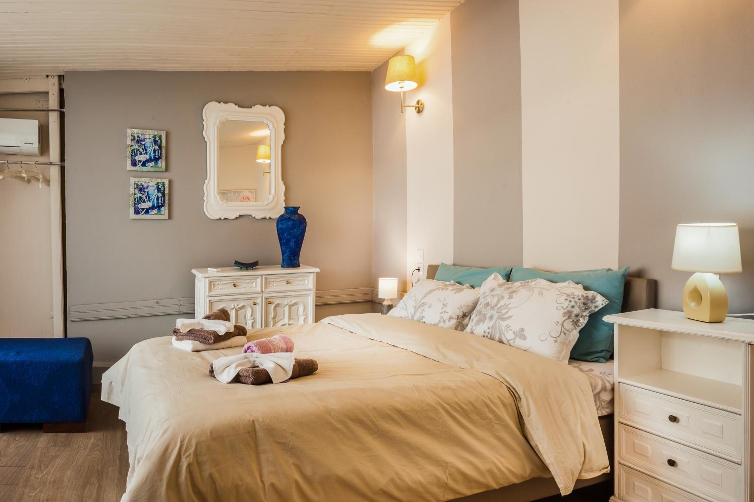 One-bedroom Loft Apartment 