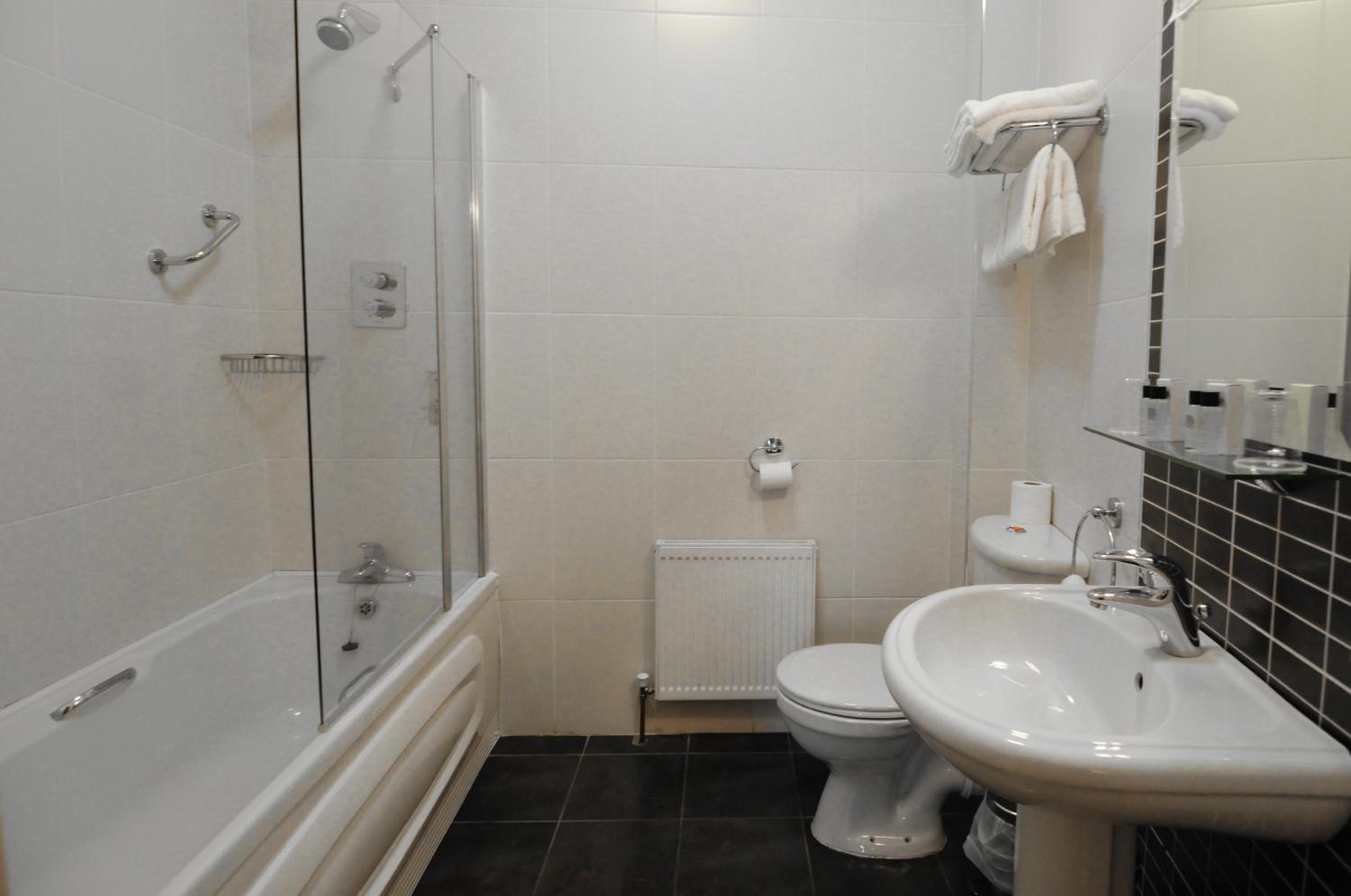 Large Double Room - Photo 4