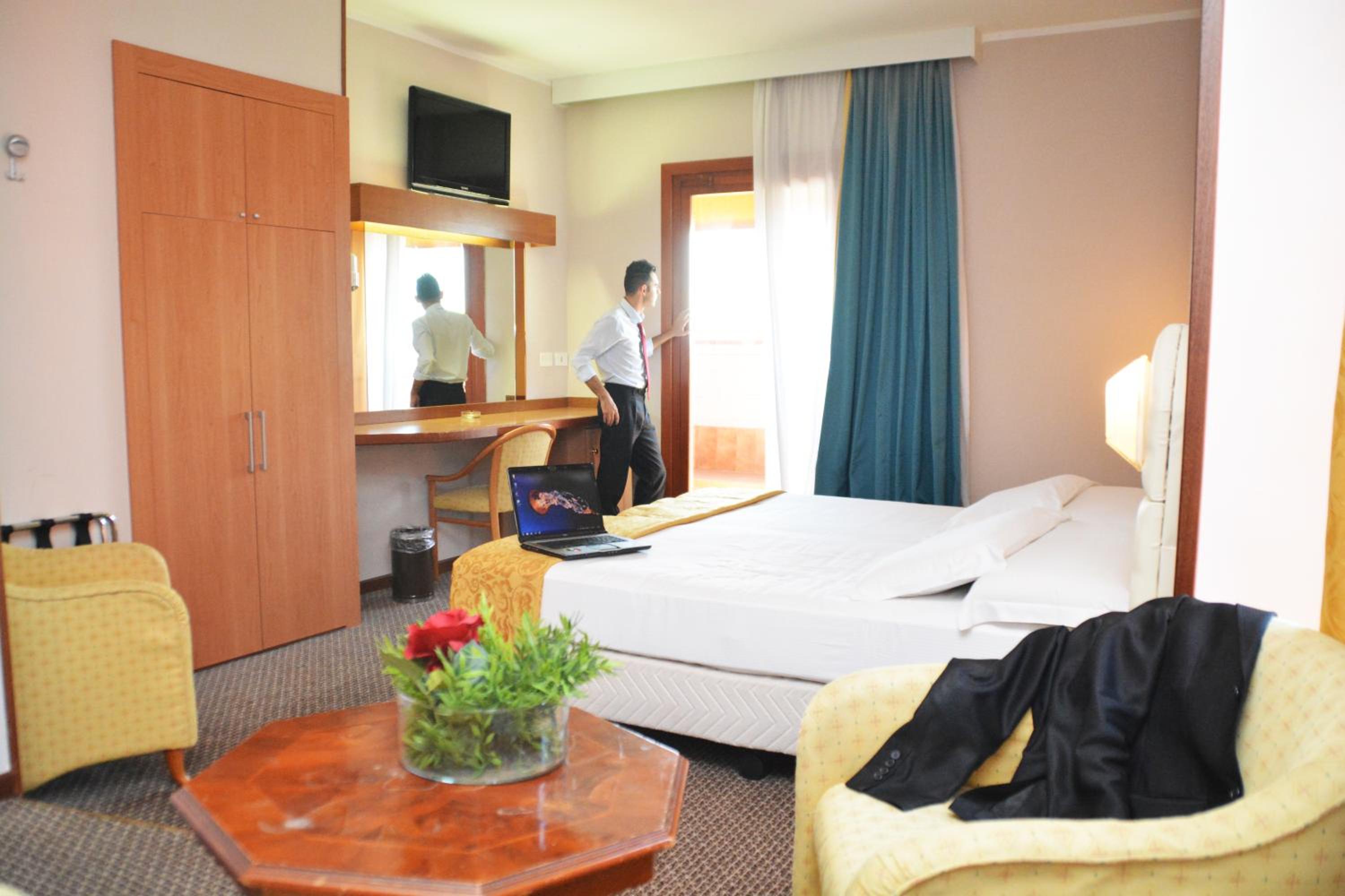 Twin Room - Photo 3