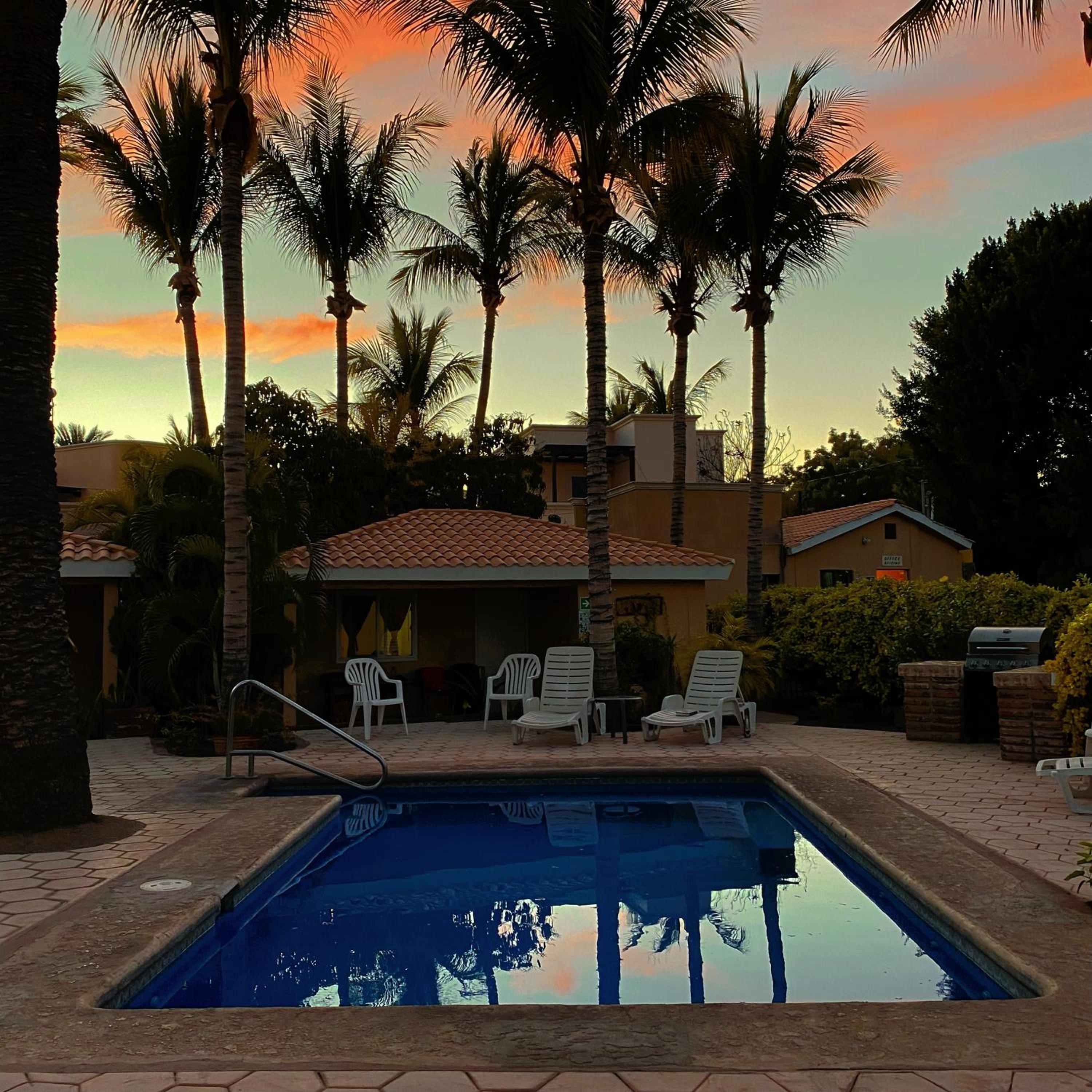 Deluxe Double or Twin Room with Pool View - Photo 5