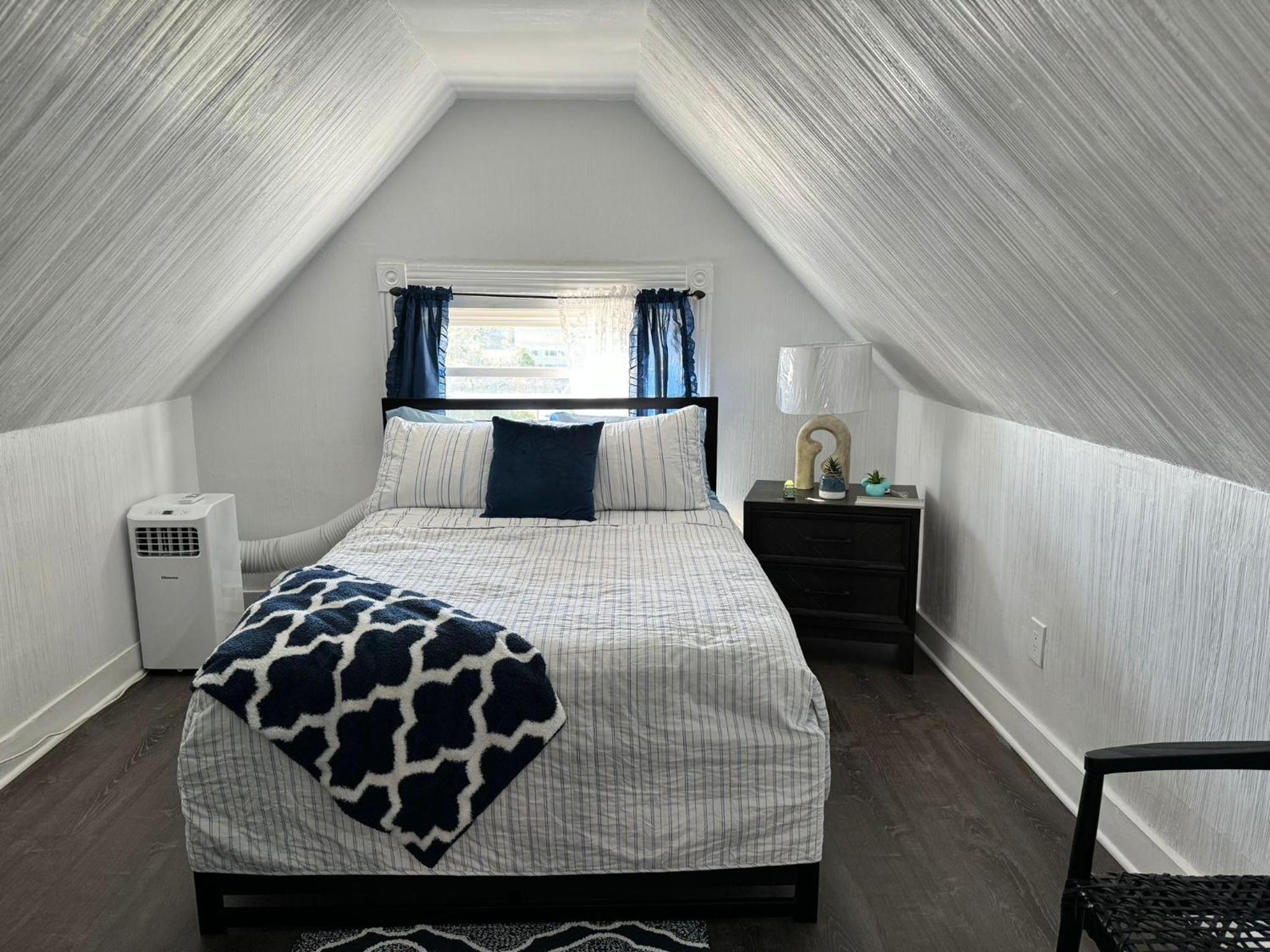 Three-Bedroom Apartment photo 1
