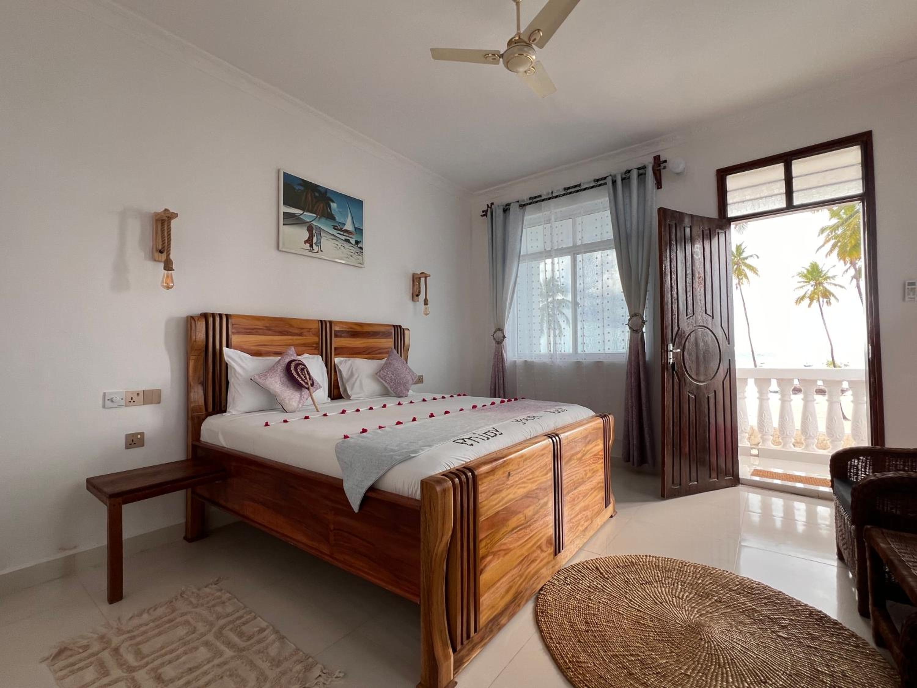 Deluxe King Room with Sea View photo 2