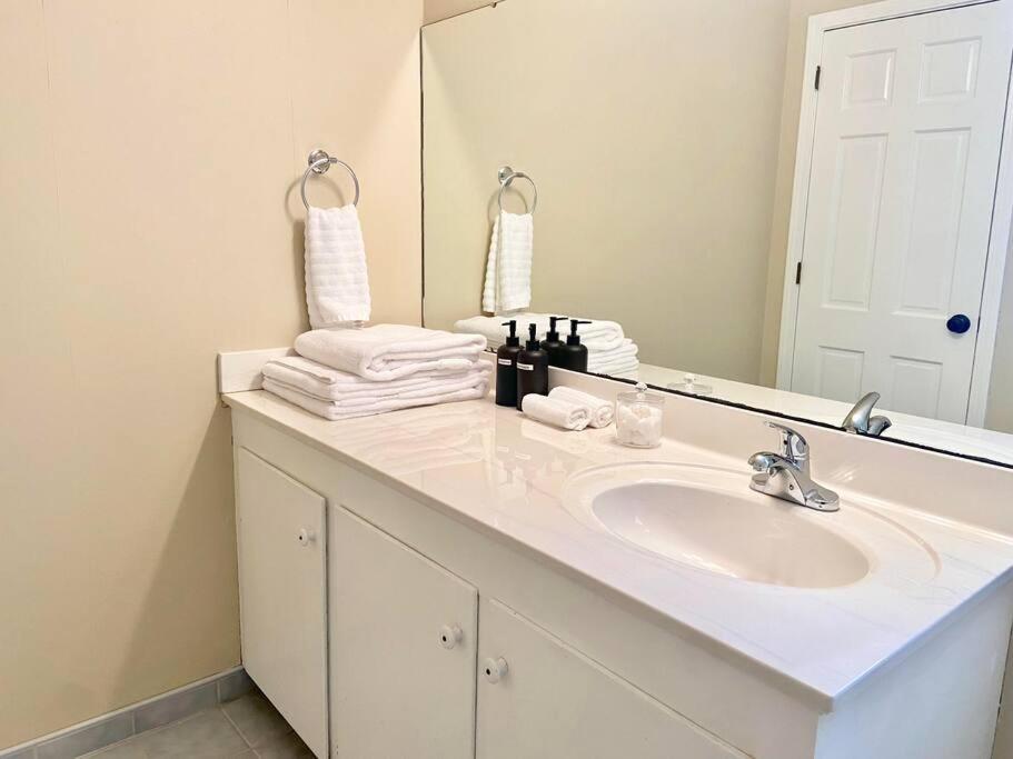 Five-Bedroom House photo 3