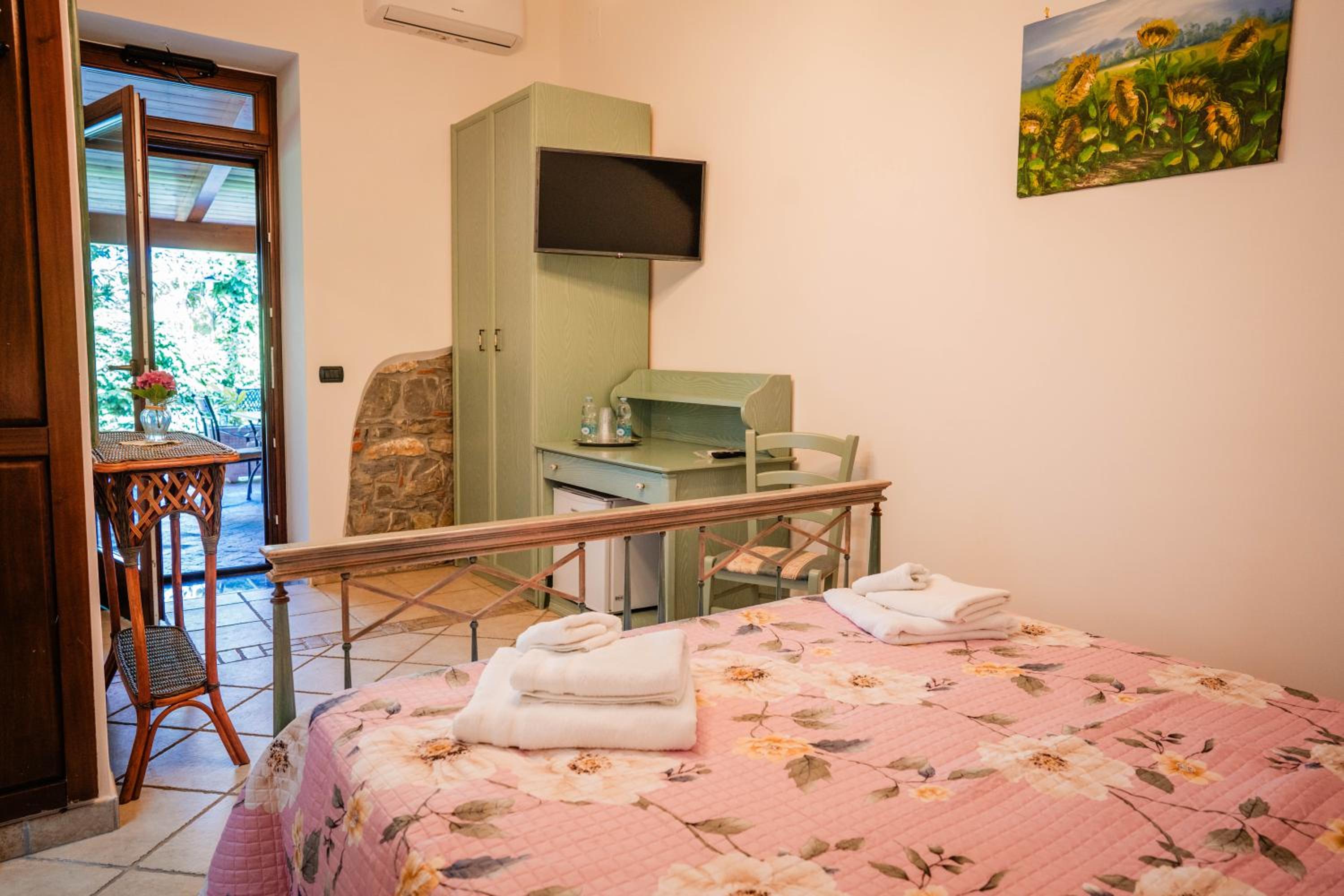 Double Room with Garden View photo 2