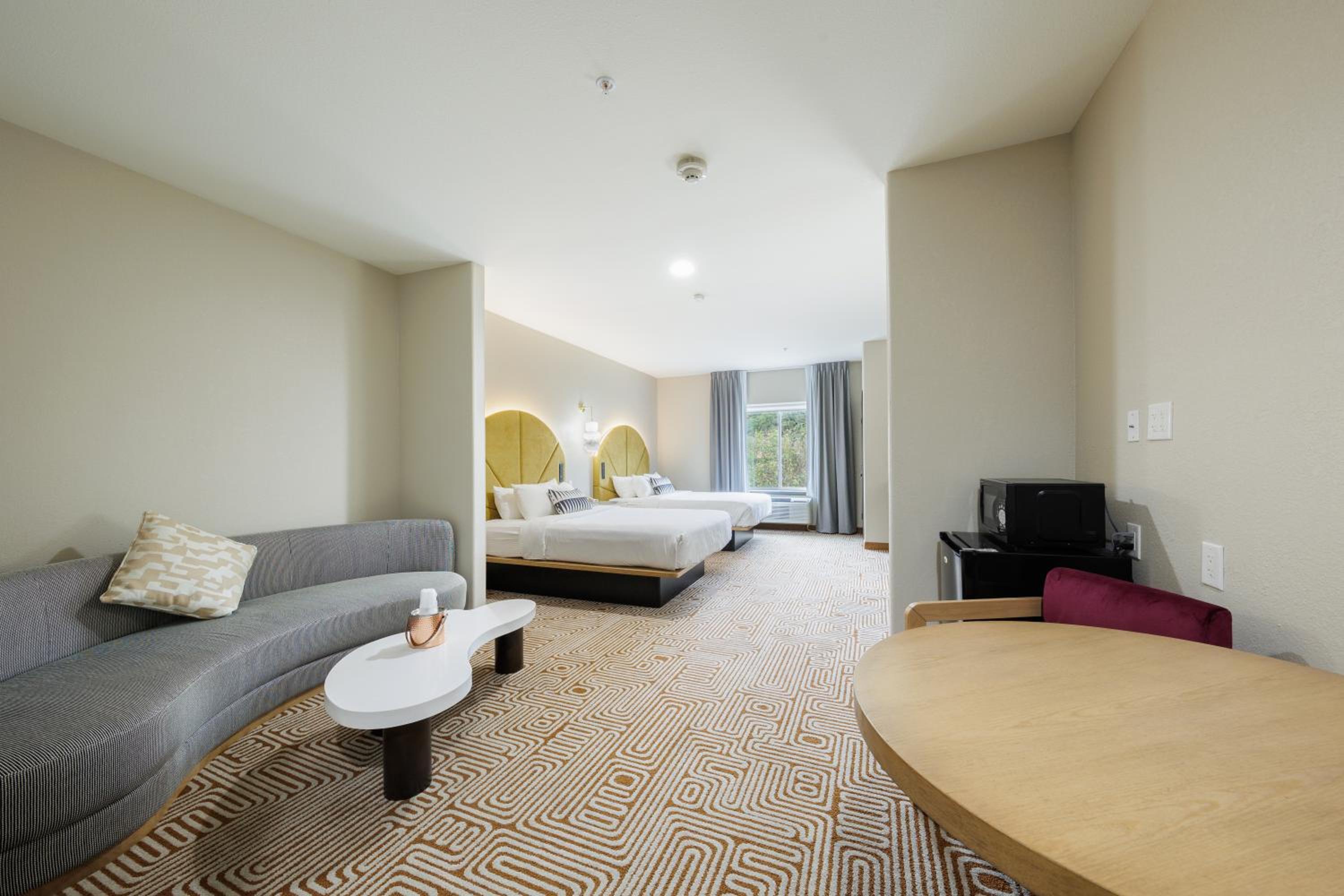 Standard Double Queen Suite photo 3