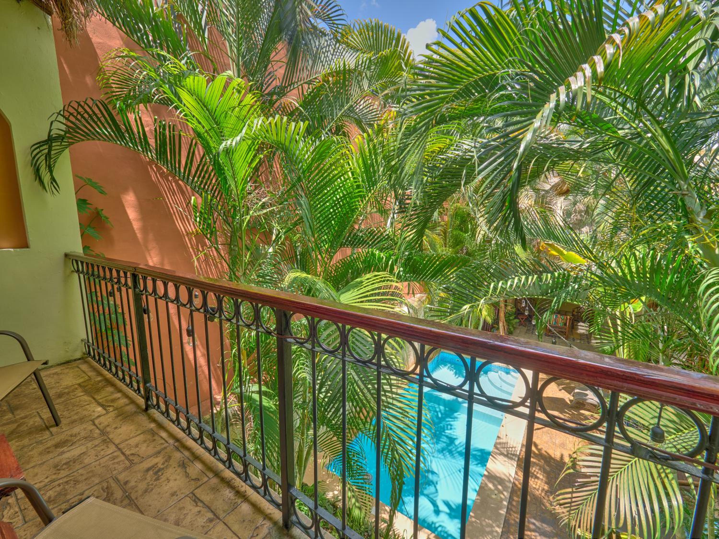 Queen Room with Balcony photo 3