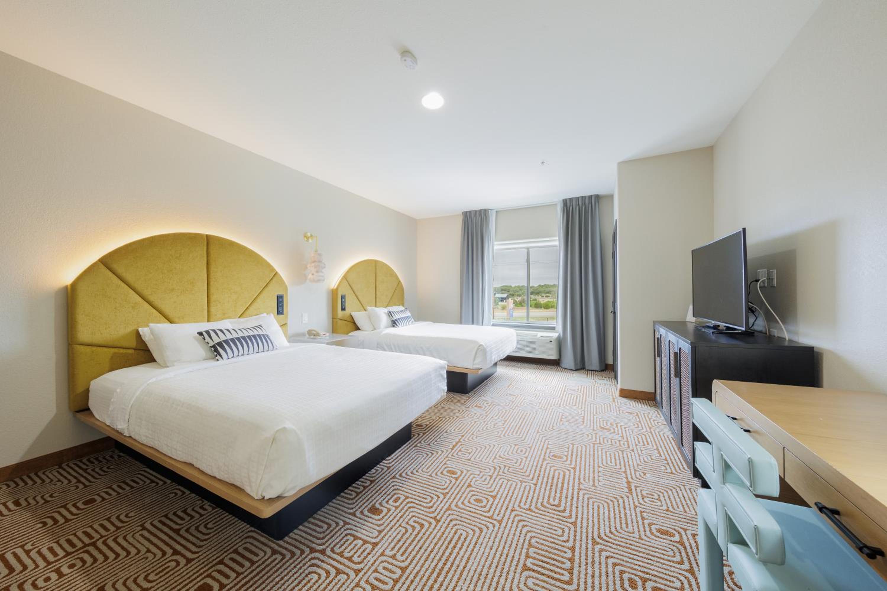 Standard Double Queen Suite