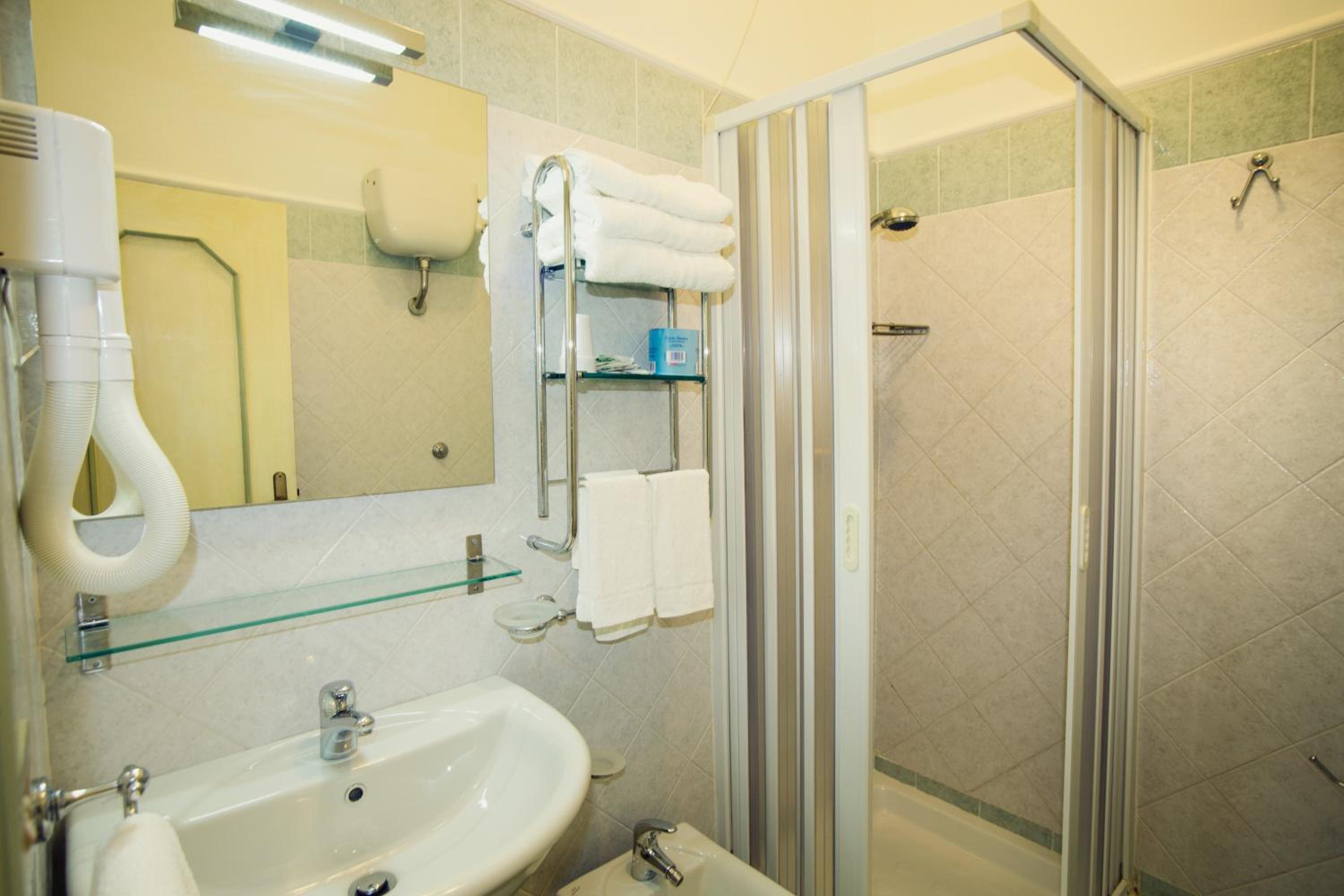 Standard Double or Twin Room photo 2