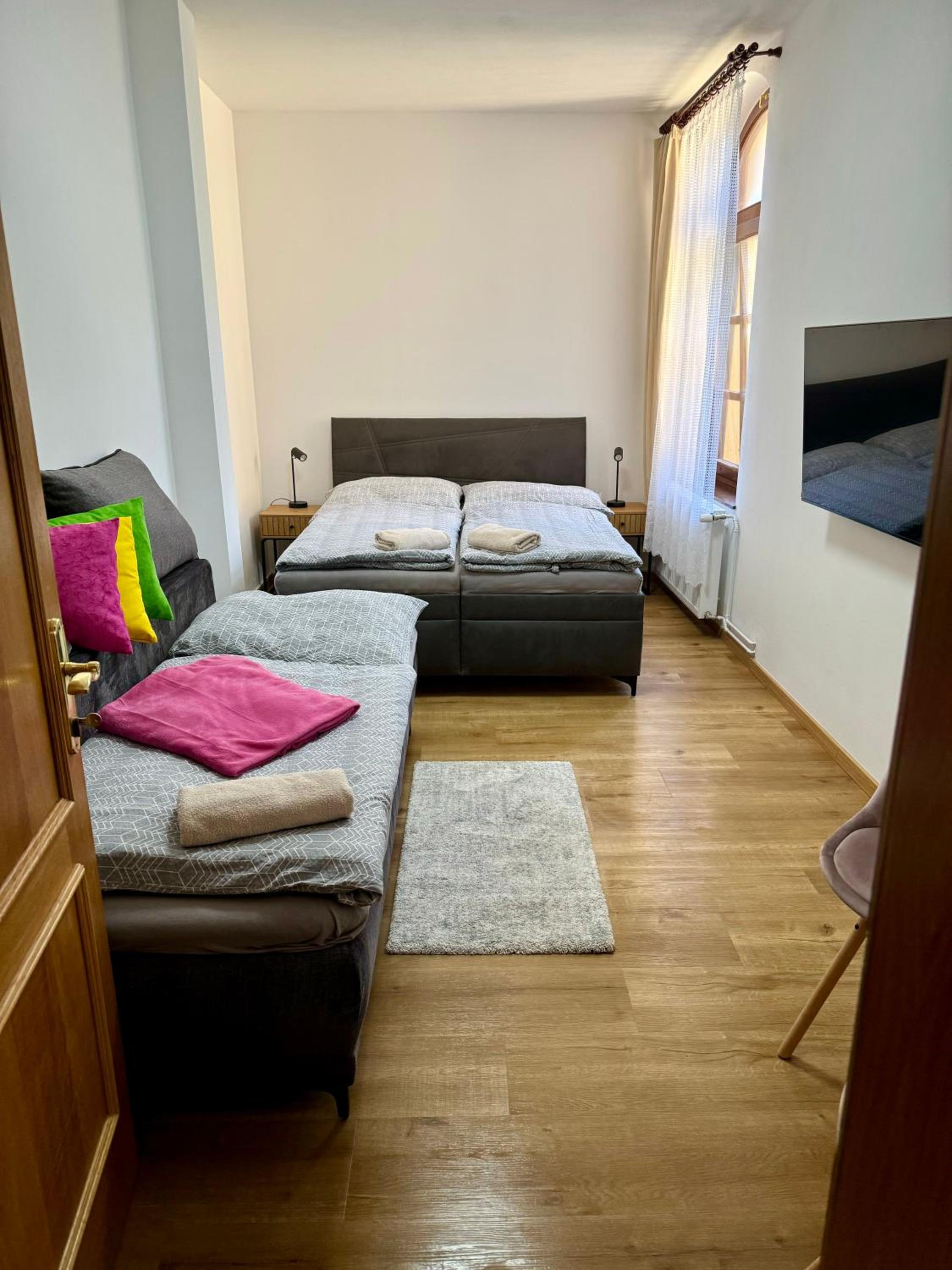Two-Bedroom Apartment with Garden View - Photo 2