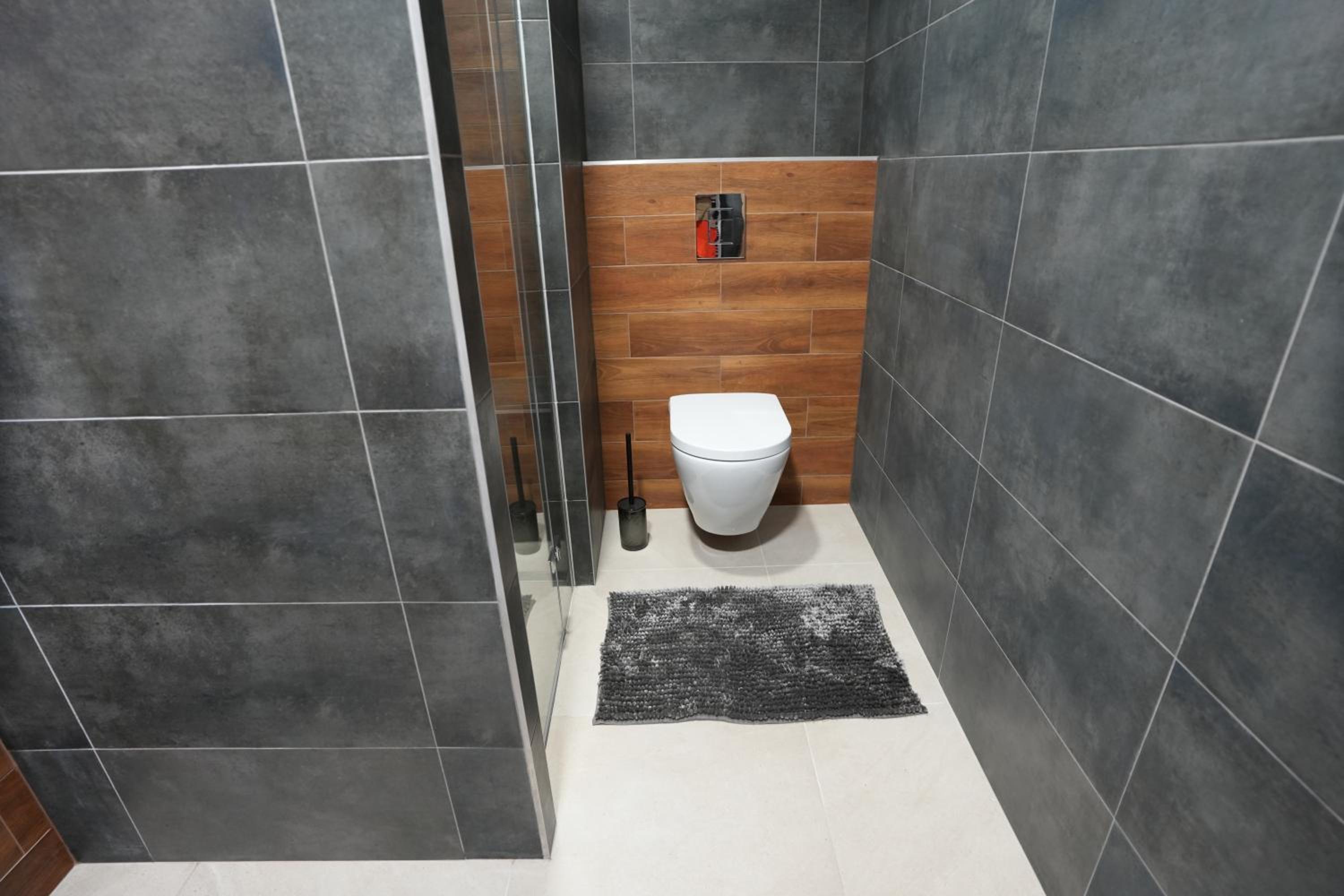 One-Bedroom Apartment - Photo 11
