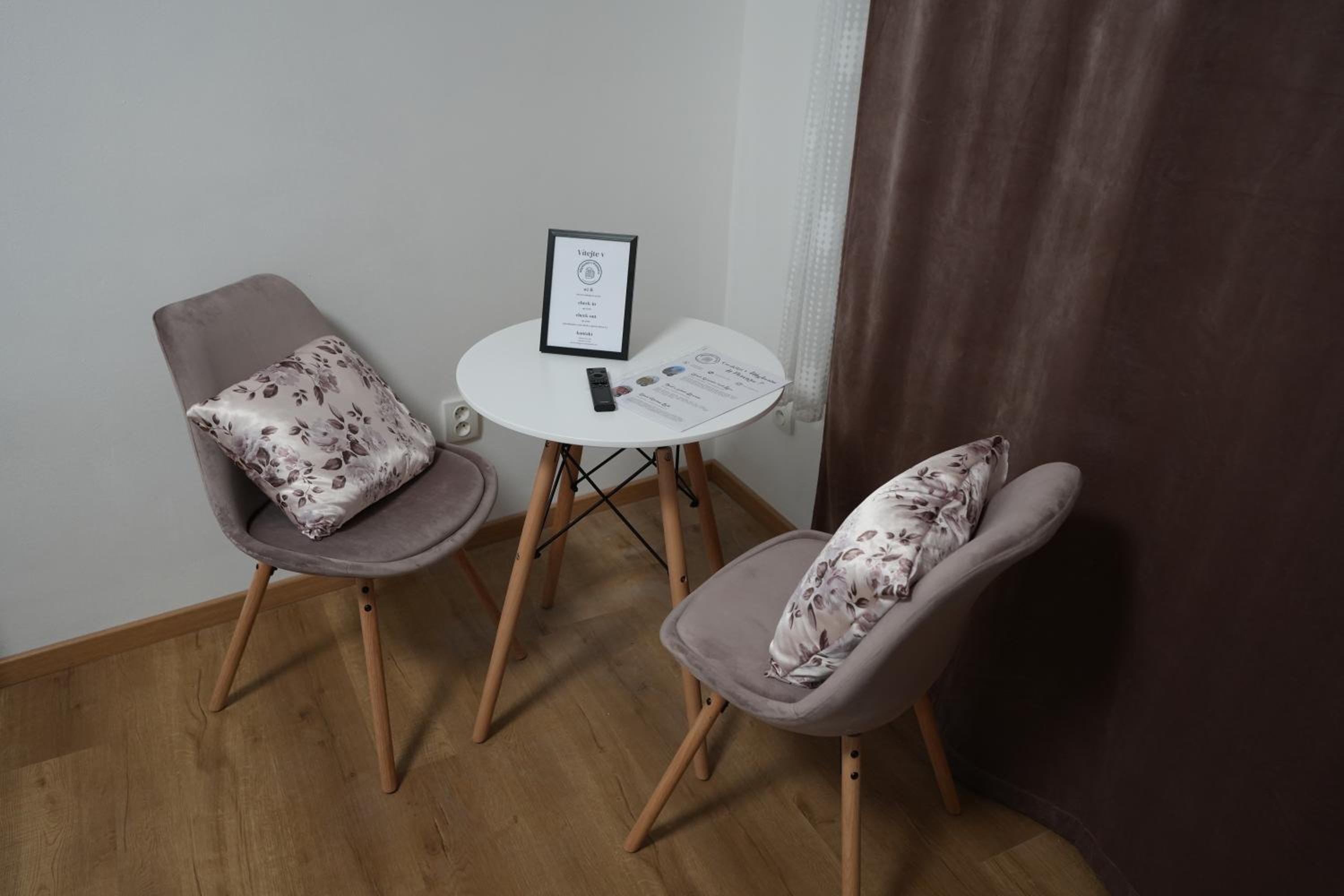 One-Bedroom Apartment - Photo 3