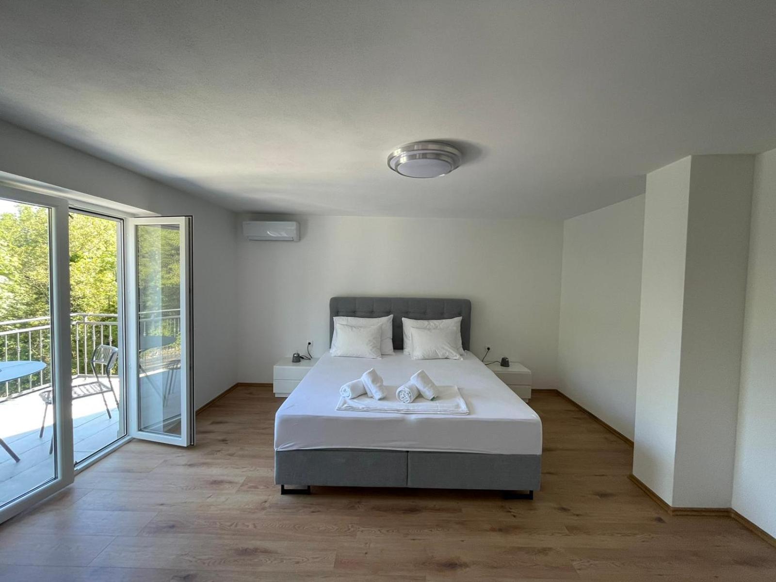 Villa photo 1