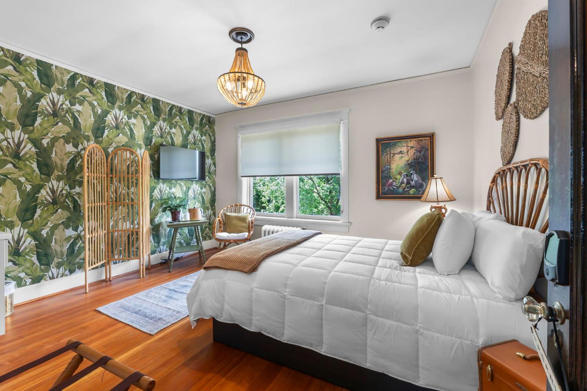 Standard Queen Room