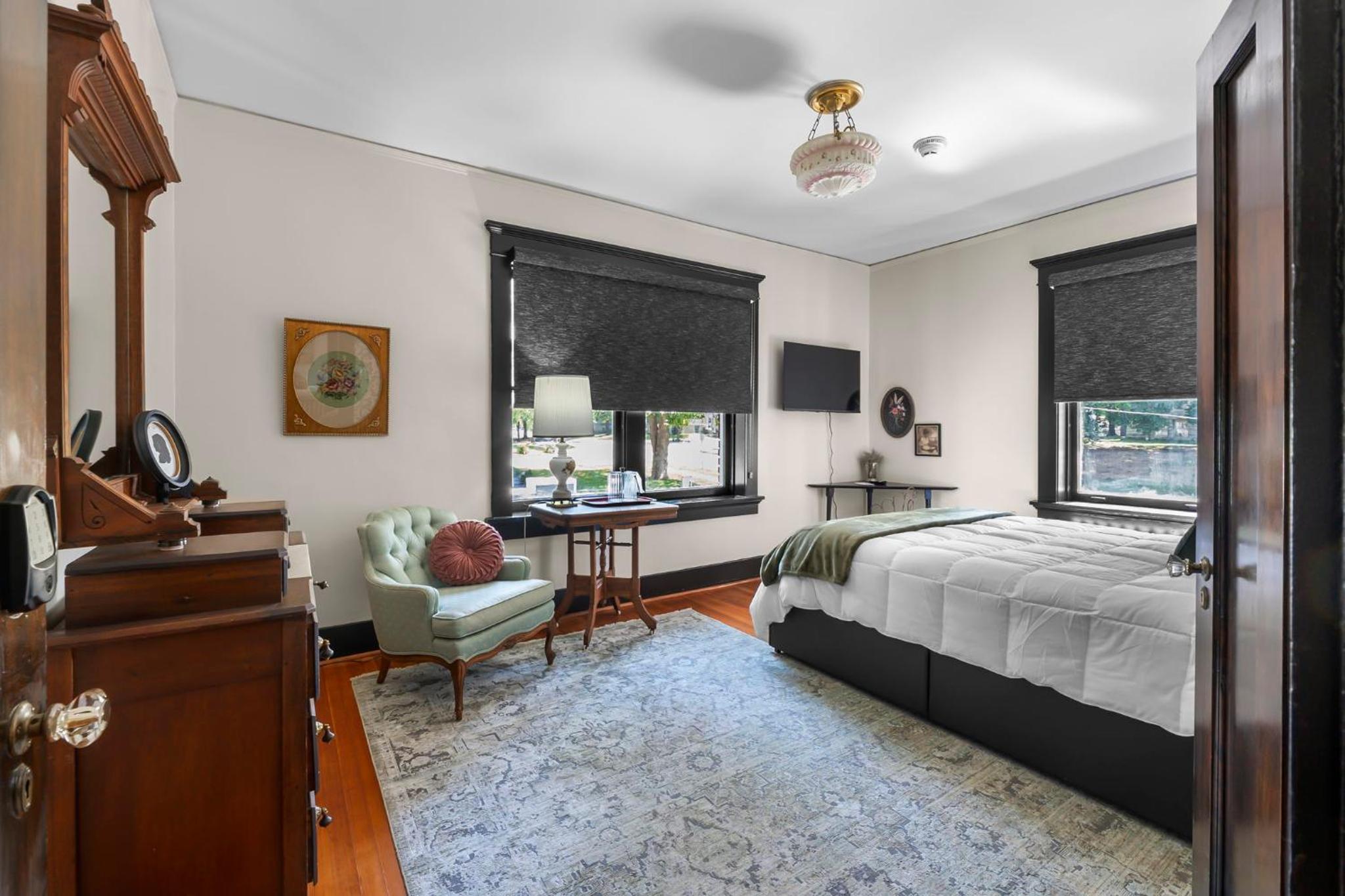 Standard Queen Room