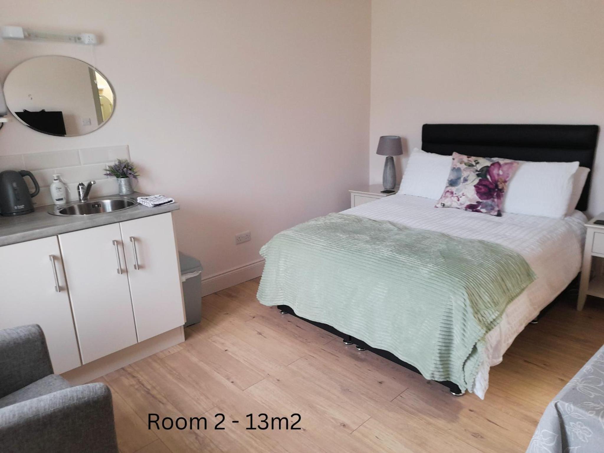 Double Room with Private Bathroom - Photo 2