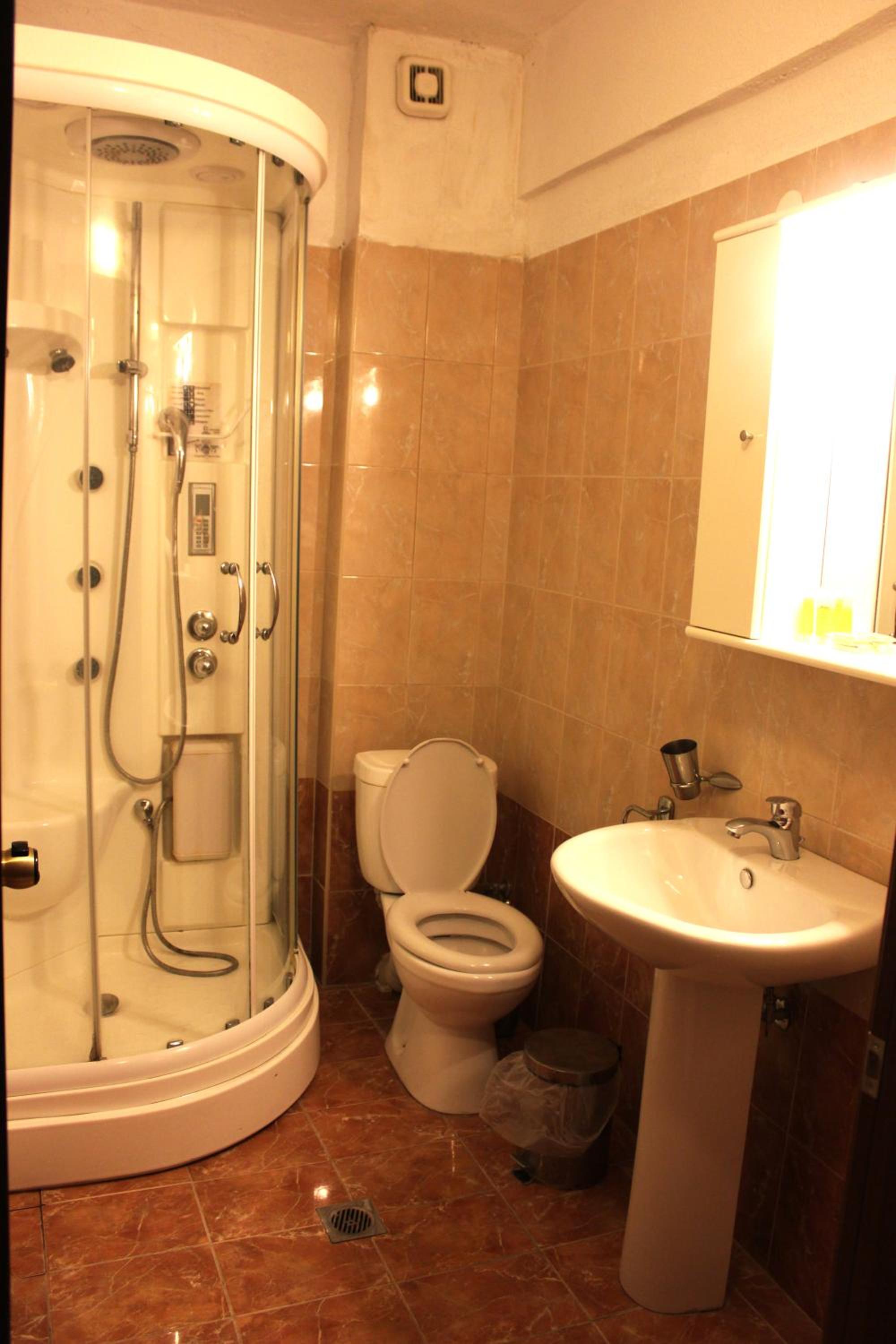 Studio (2 Adults)