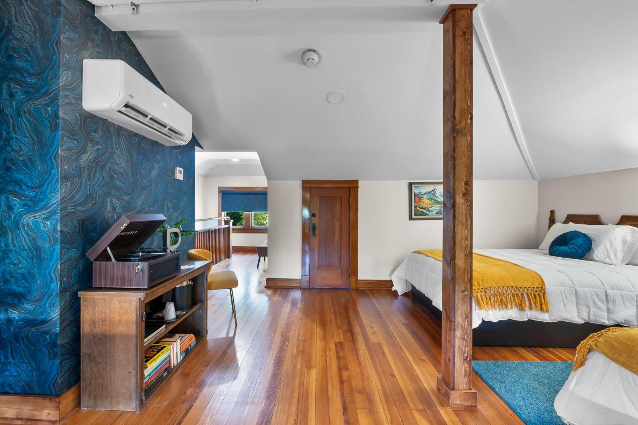 Queen Room - Photo 9