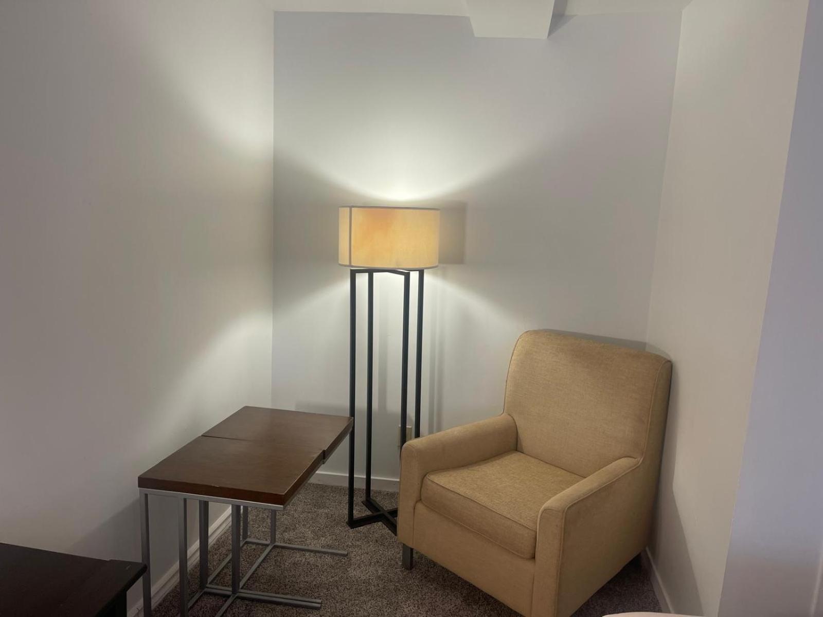 Queen Room photo 2