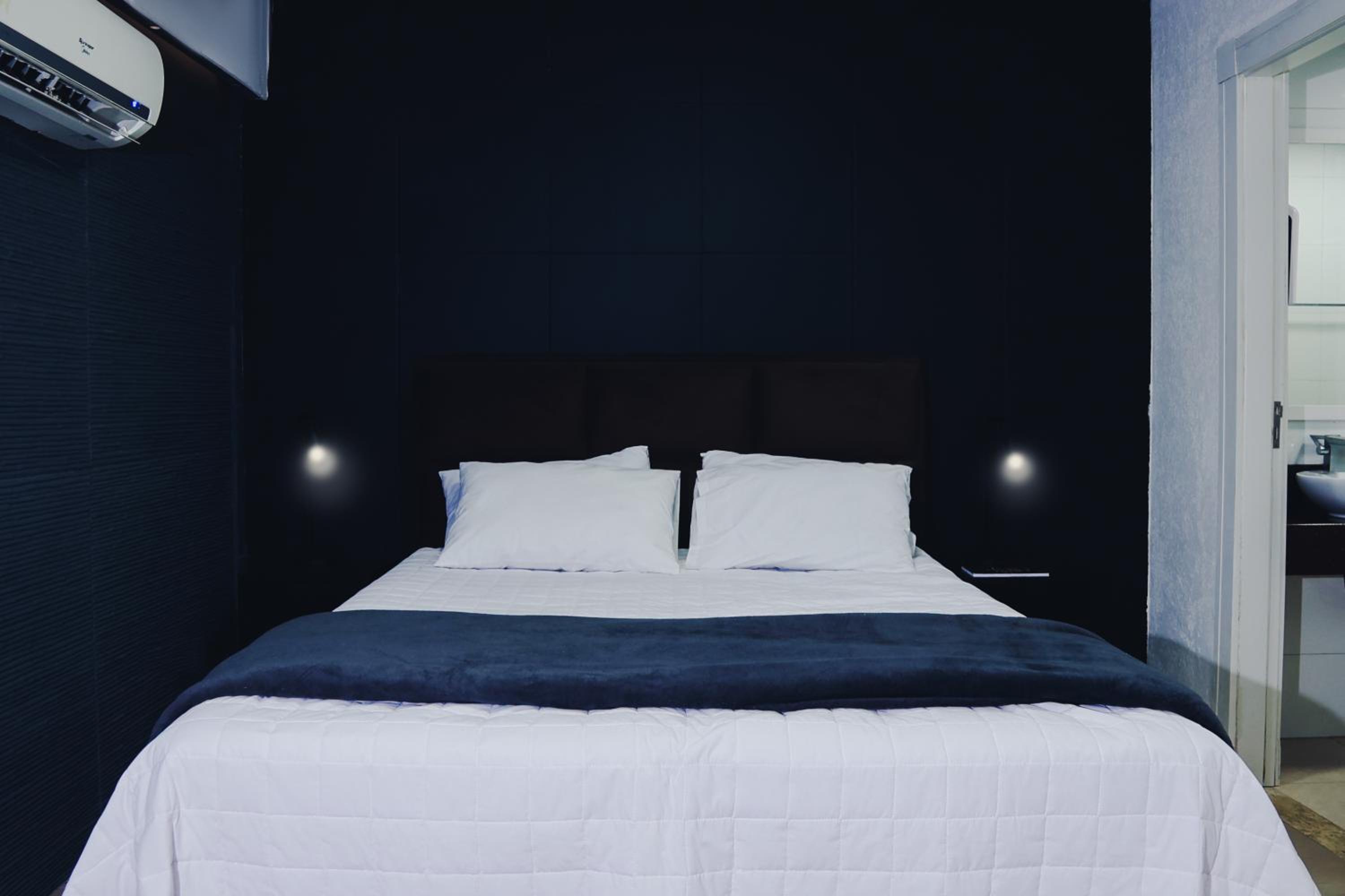Deluxe Queen Suite