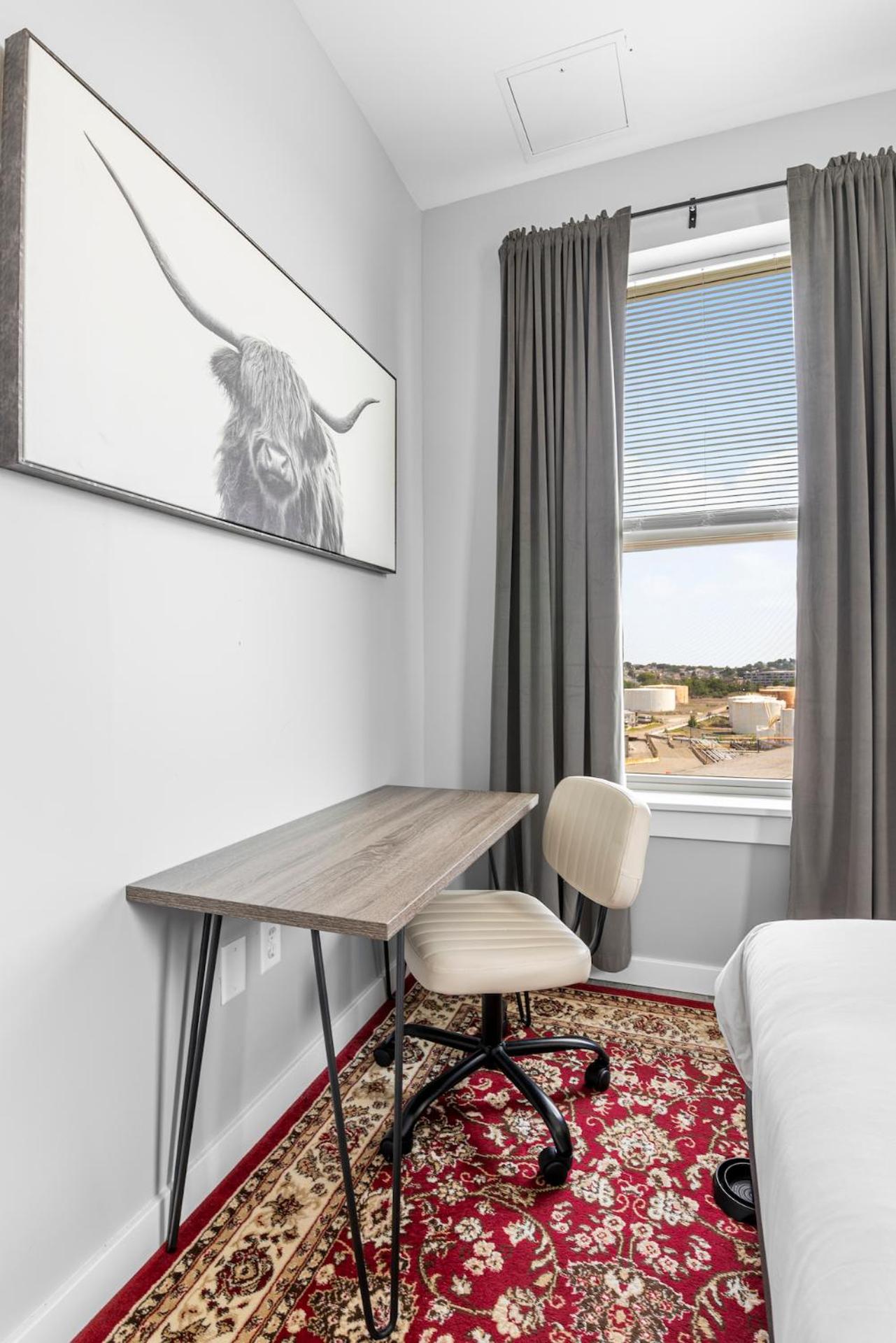 One-Bedroom Apartment photo 1