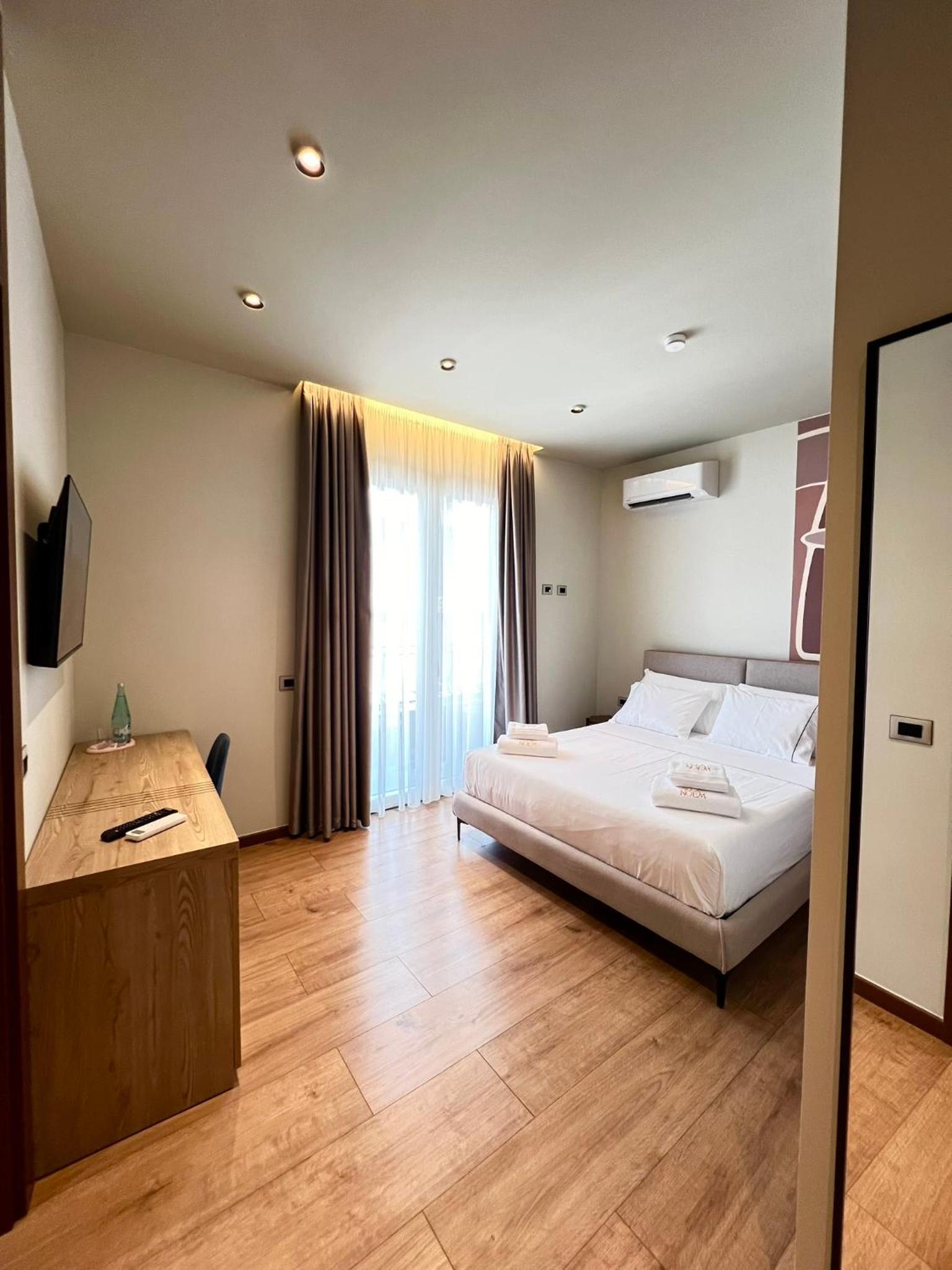 Deluxe Double Room with Balcony photo 1