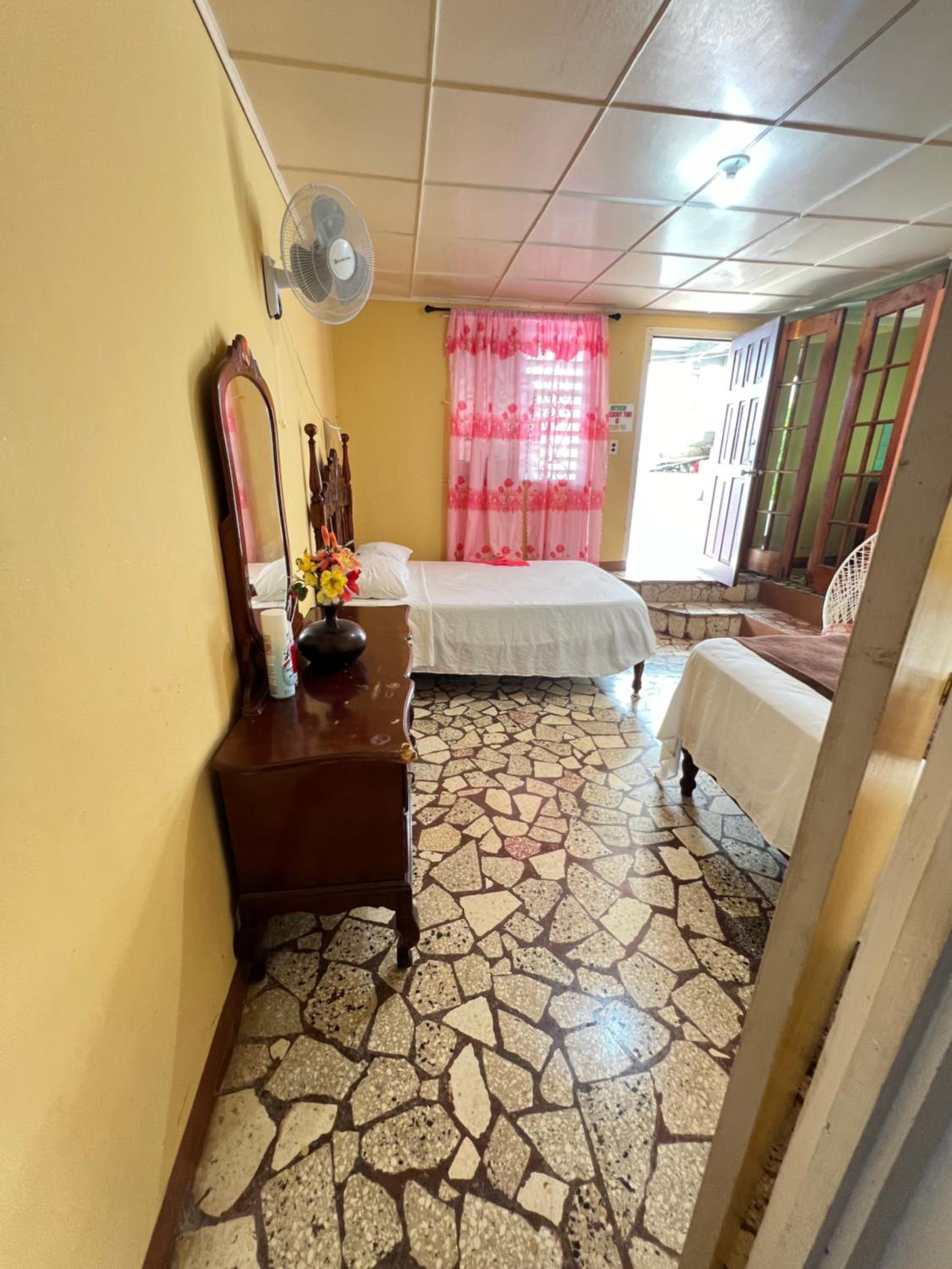 Budget Double Room photo 3