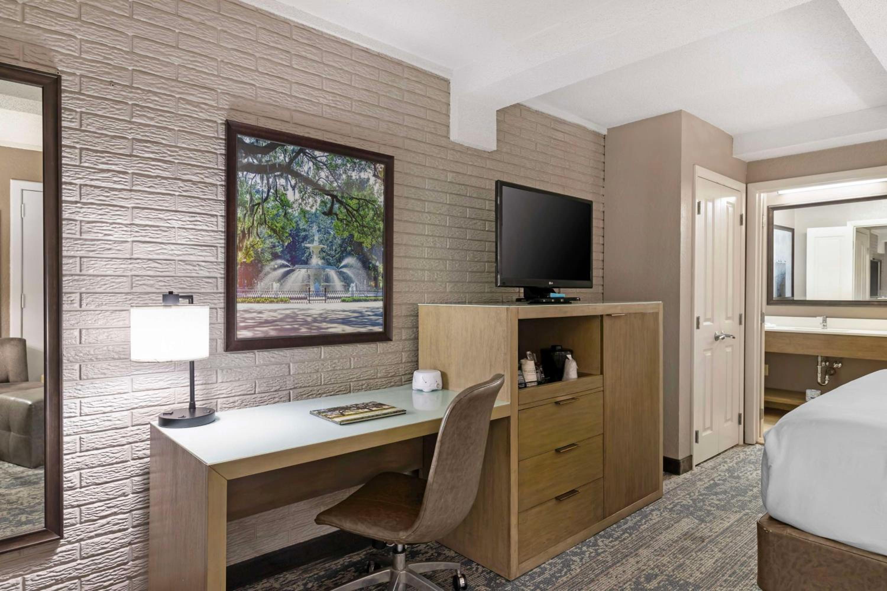 King Room - Non-Smoking - Photo 2
