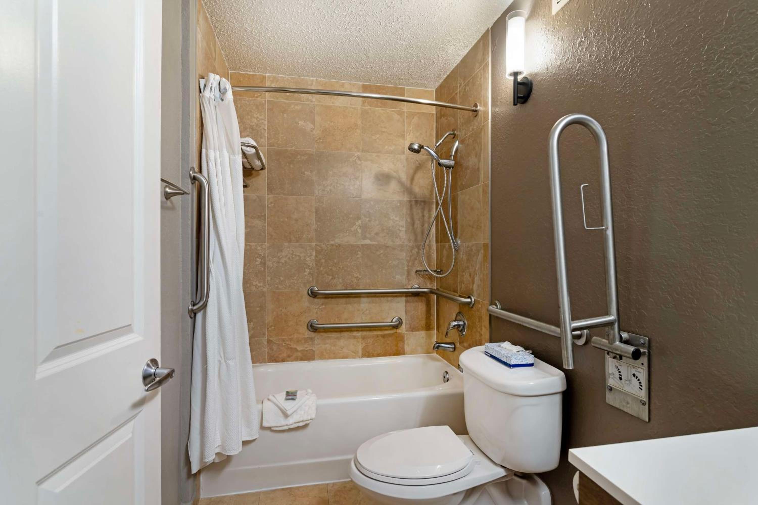 Queen Room with Two Queen Beds - Mobility Accessible - Photo 4