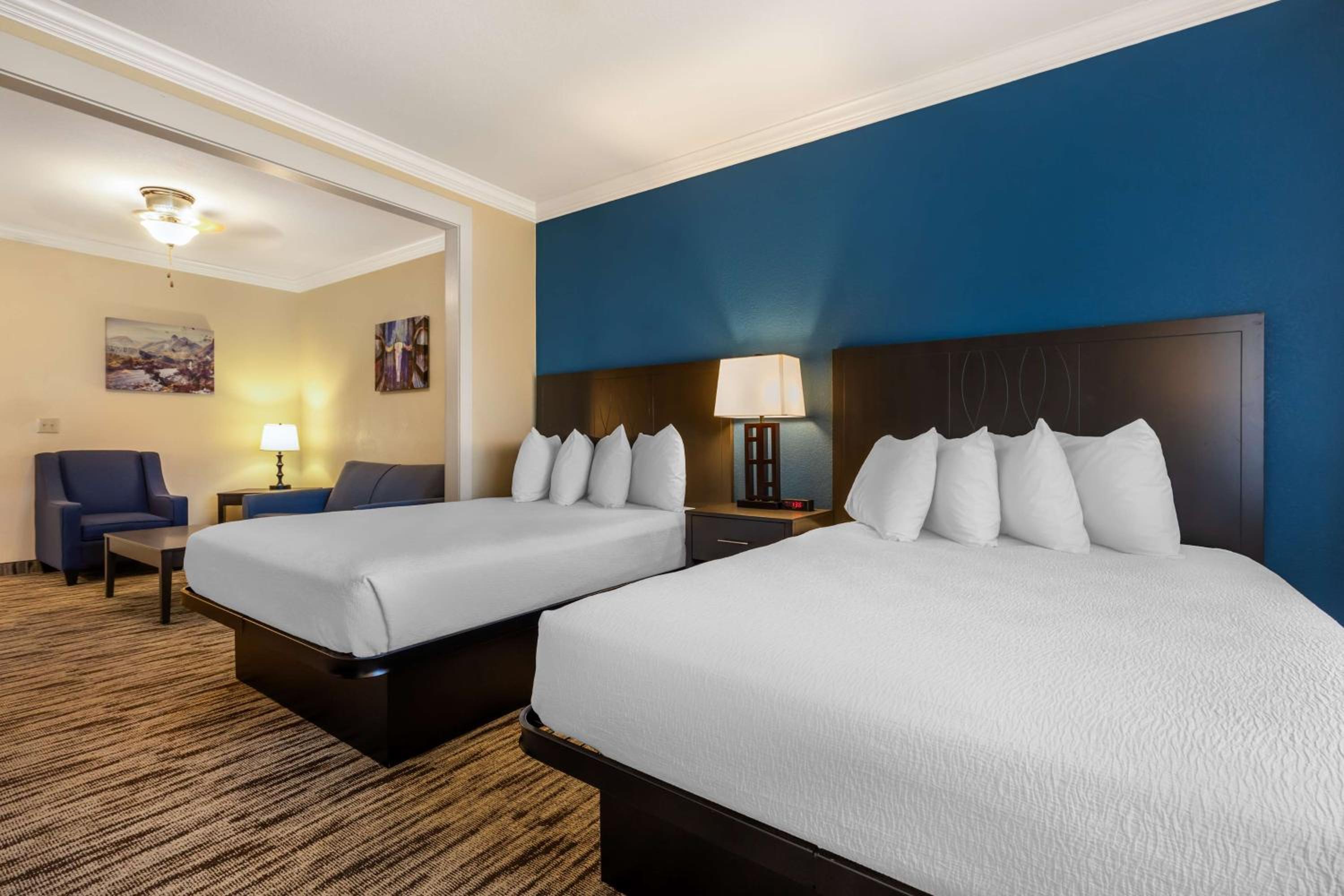 Queen Suite with Two Queen Beds and Sofa Bed photo 1