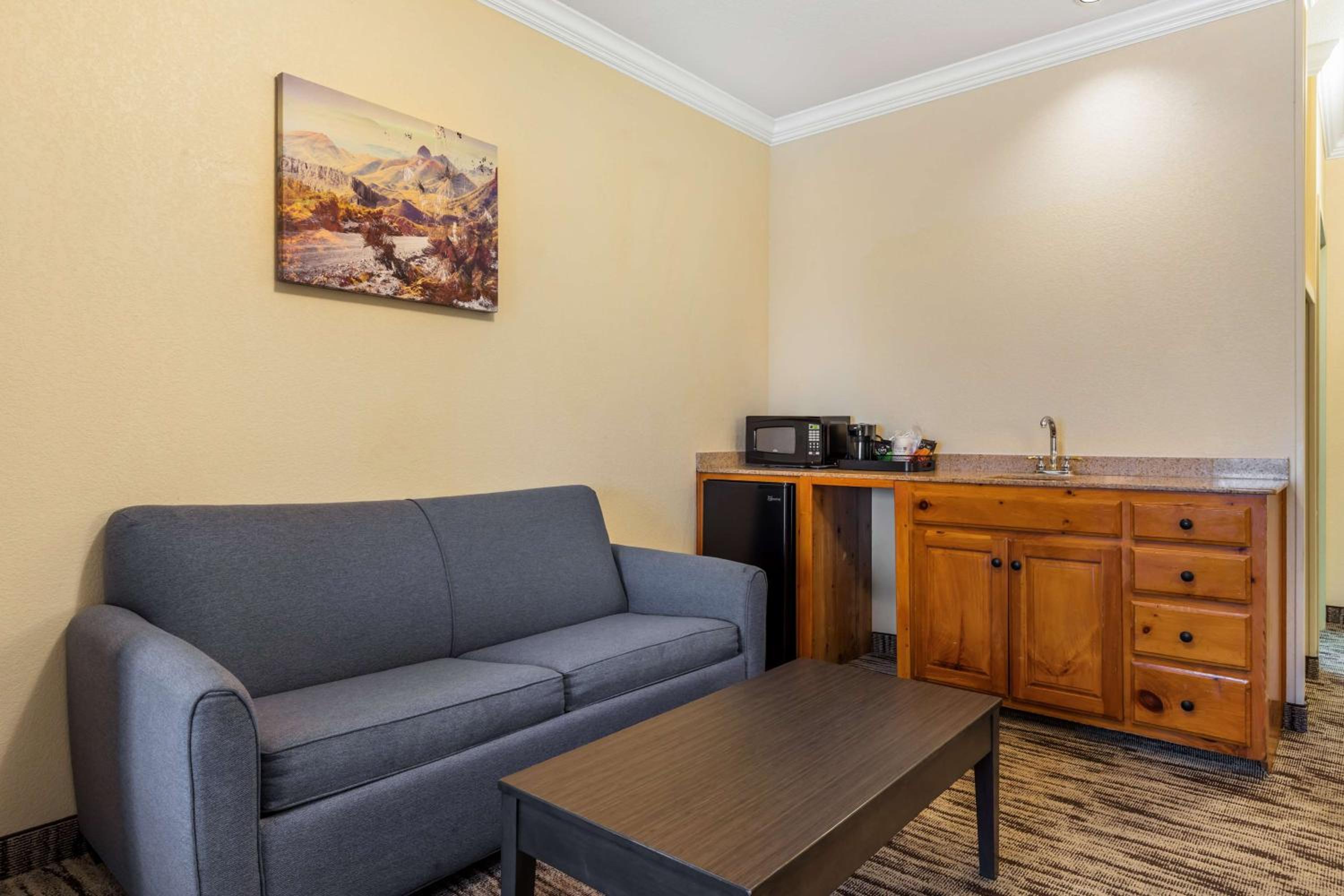 Family Suite - Non-Smoking photo 1