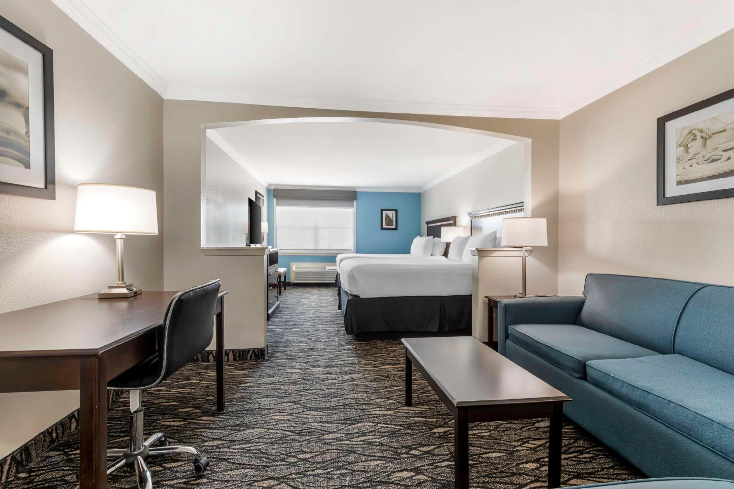 Quadruple Room With Bath Tub - Disability Access/Non-Smoking
