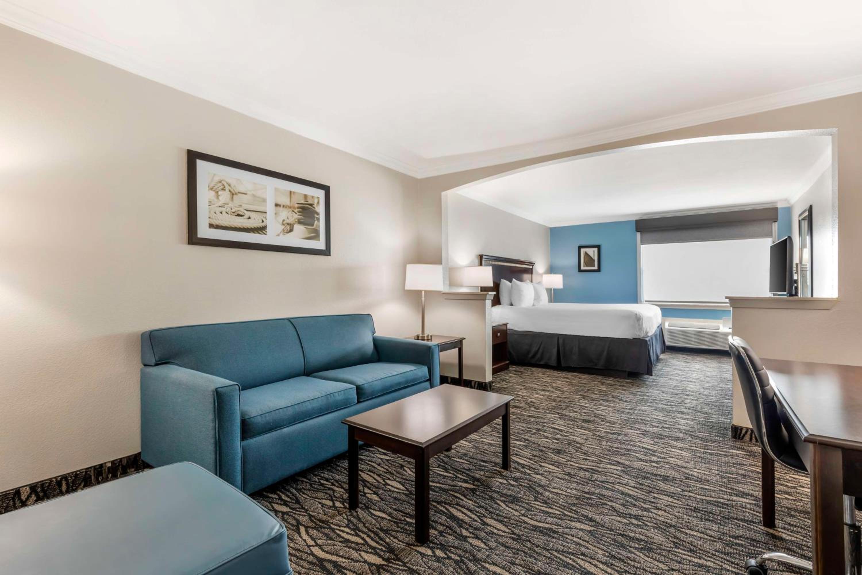 Superior King Room with Sofa Bed - Non-Smoking - Photo 1