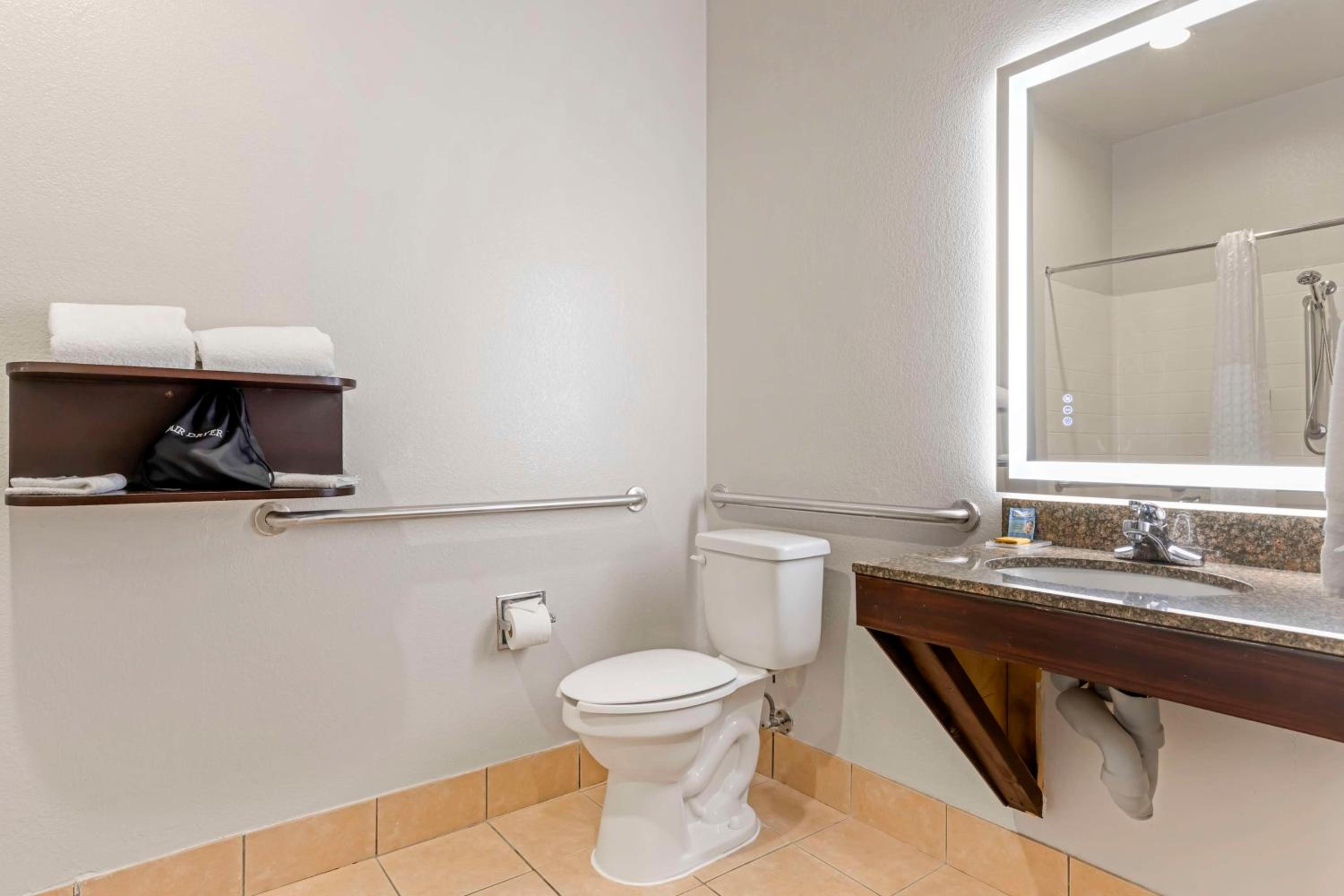 King Room With Bath Tub - Disability Access - Photo 4