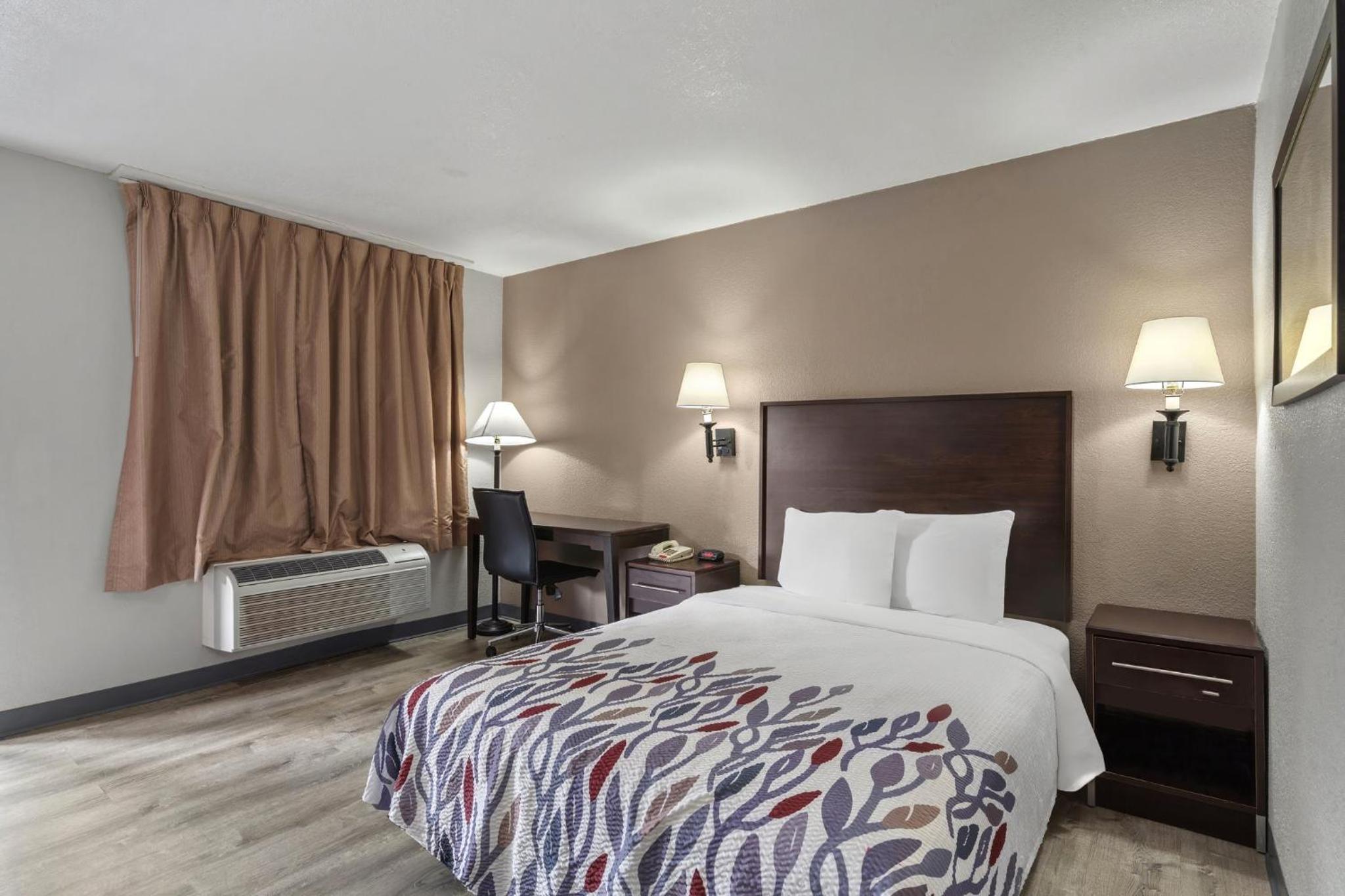 Deluxe Room with One Queen Bed Disability Access Non-Smoking - Photo 1