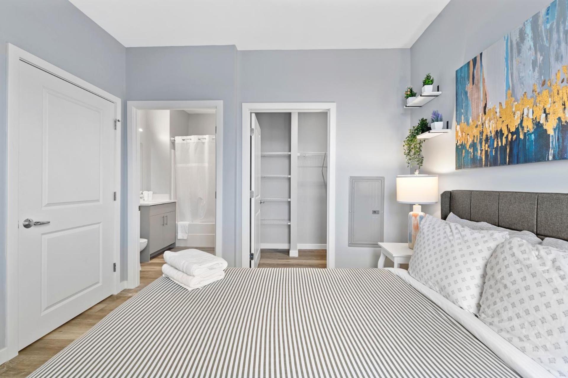One-Bedroom Apartment photo 1