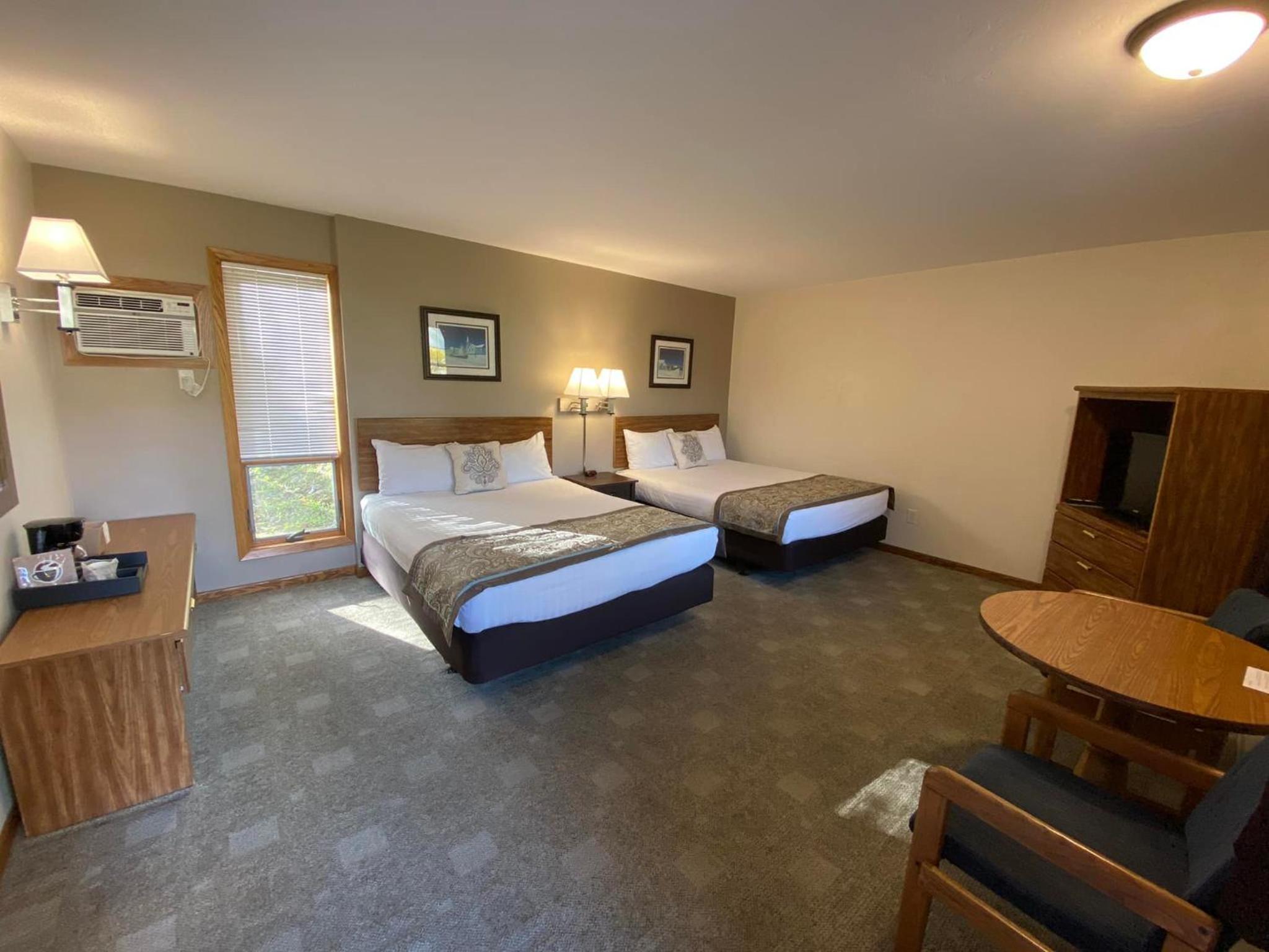 Queen Room photo 2