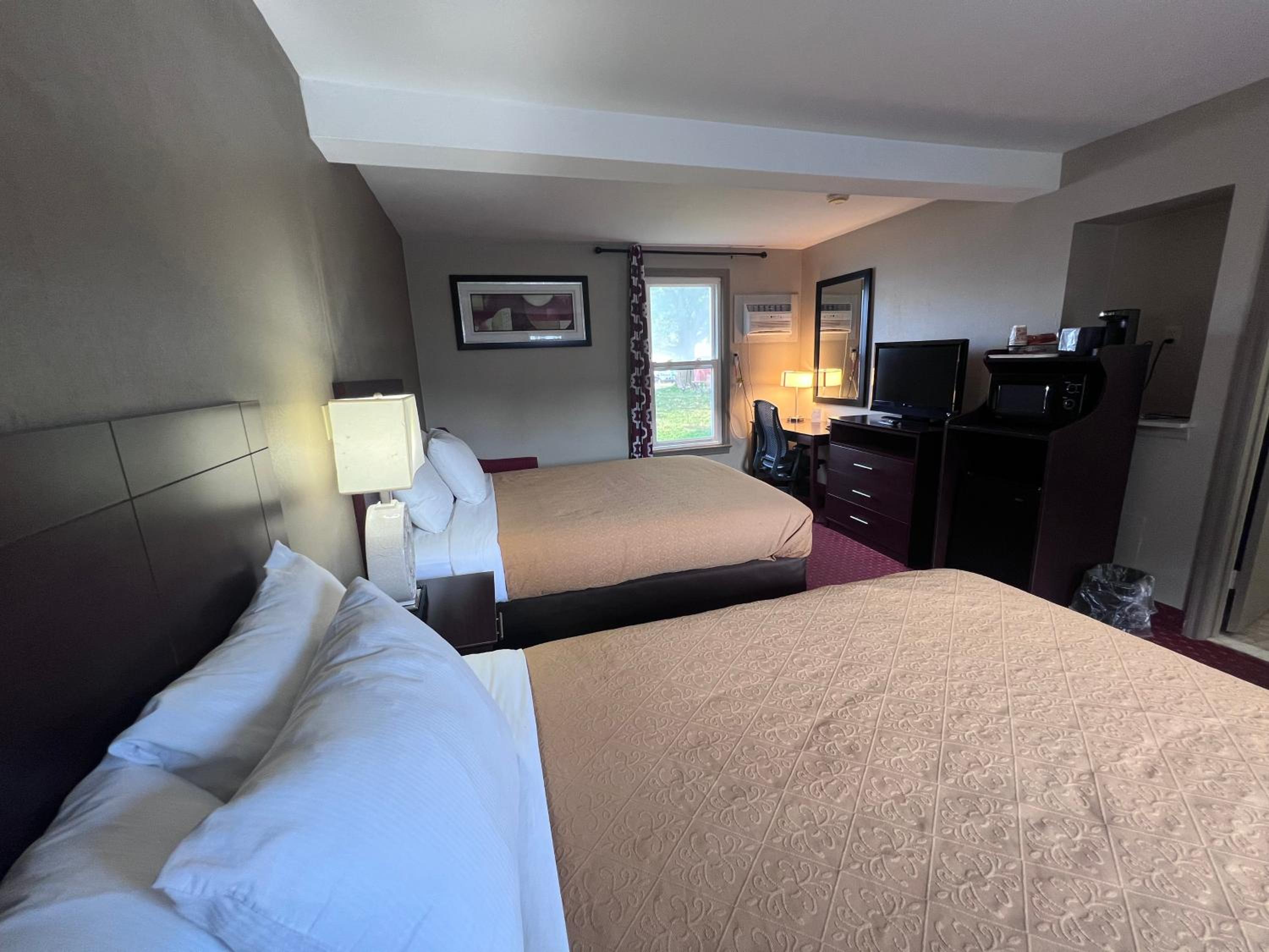 Quadruple Room - Non Smoking photo 3