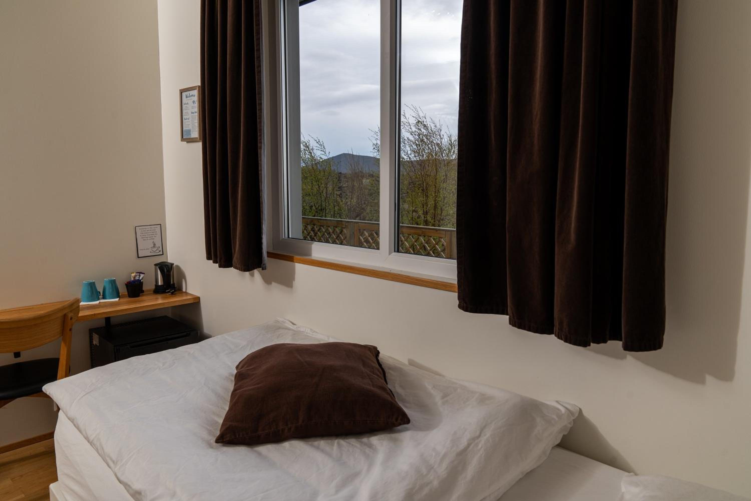 Twin Room with Private Bathroom - Photo 12