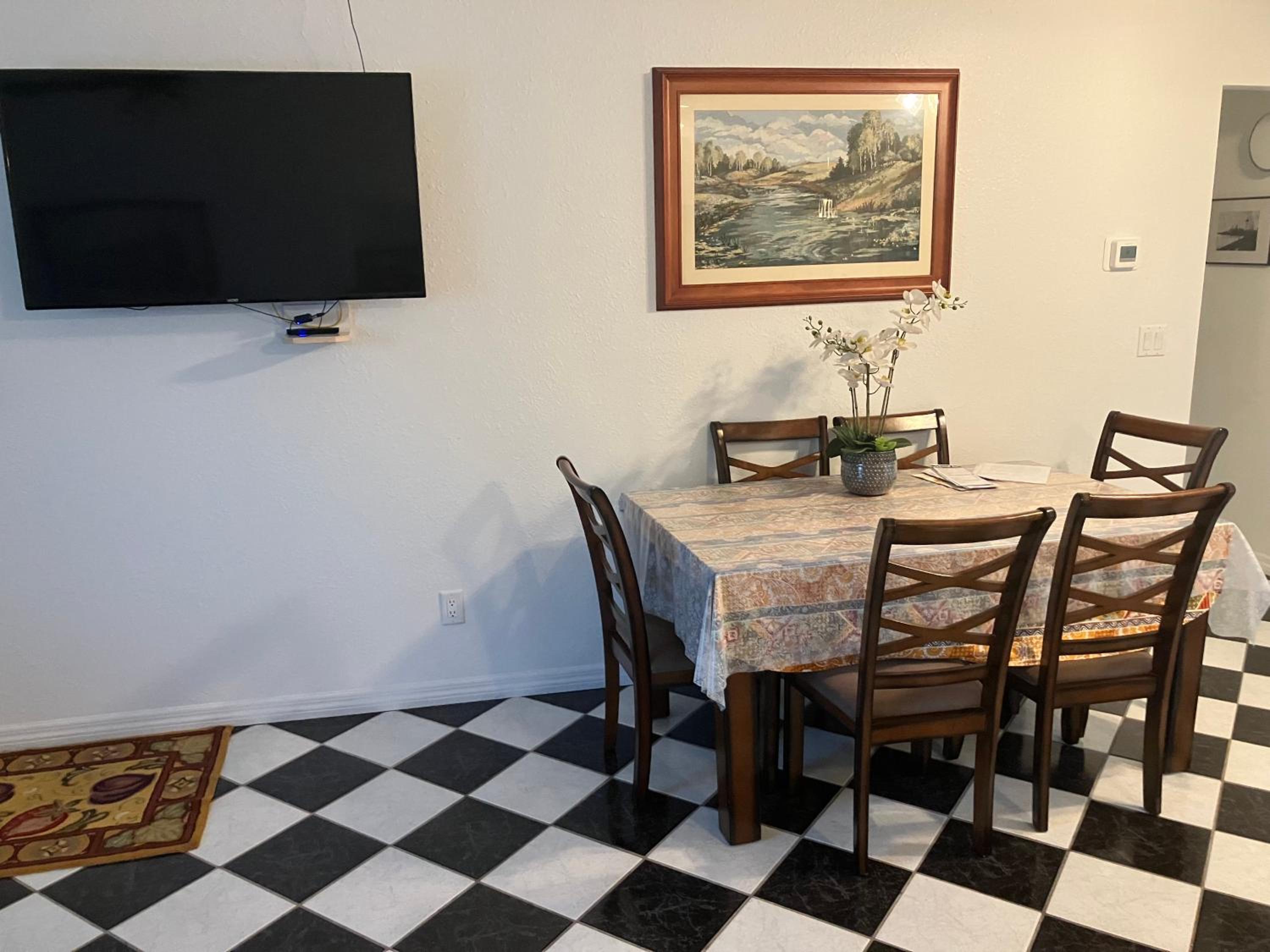 Three-Bedroom House photo 2