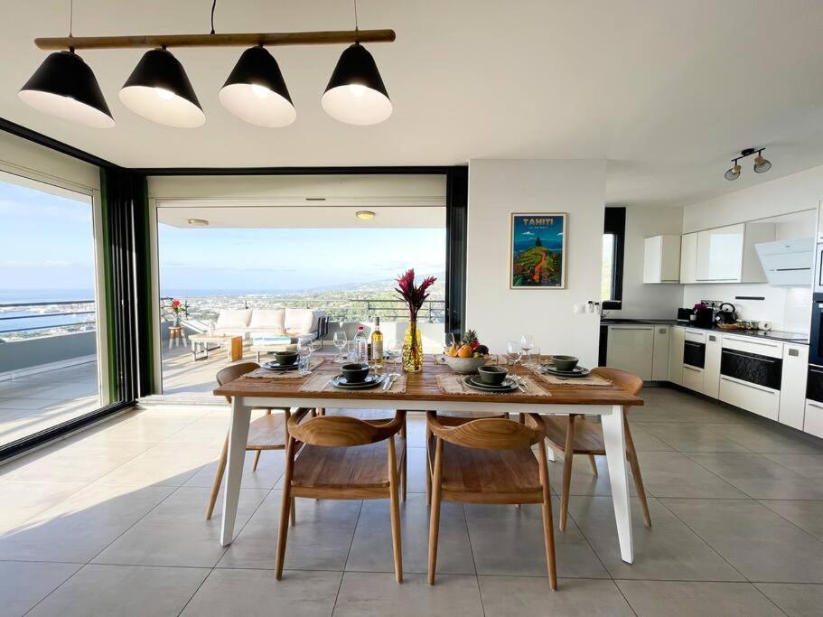 Three-Bedroom Apartment with Ocean View photo 2
