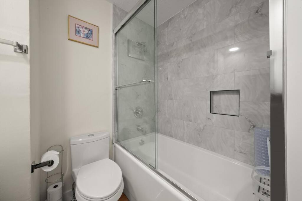 Five-Bedroom House photo 3