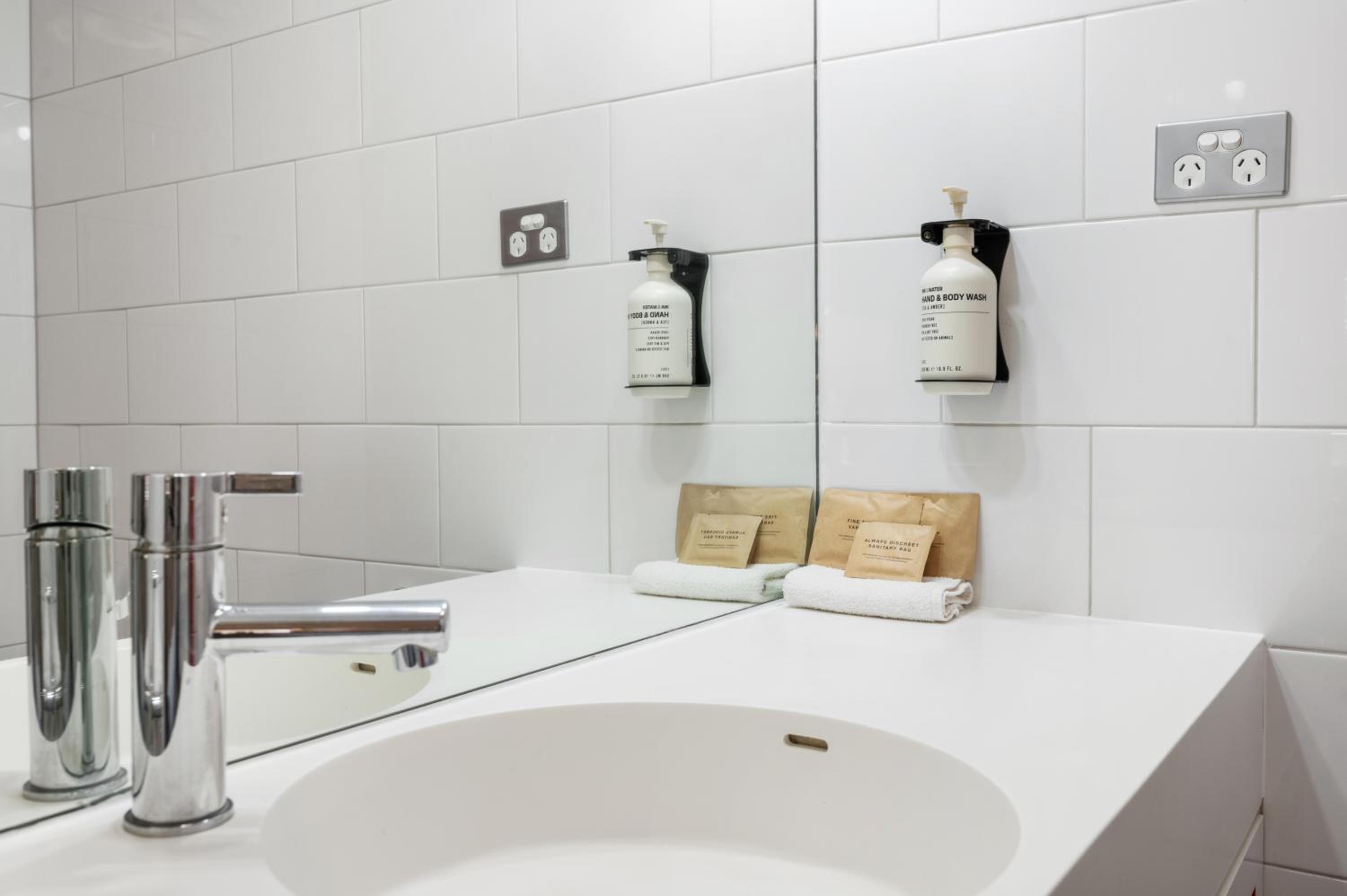 Eco Green Stay - Deluxe King Room photo 3