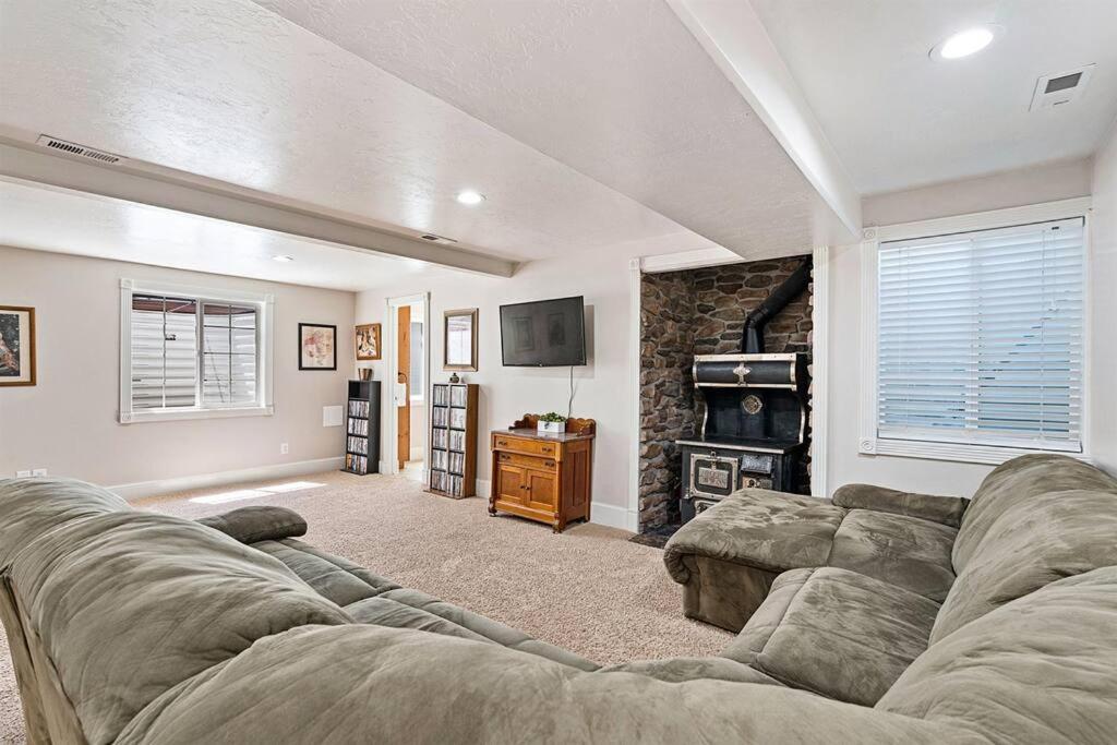 Six-Bedroom House photo 1