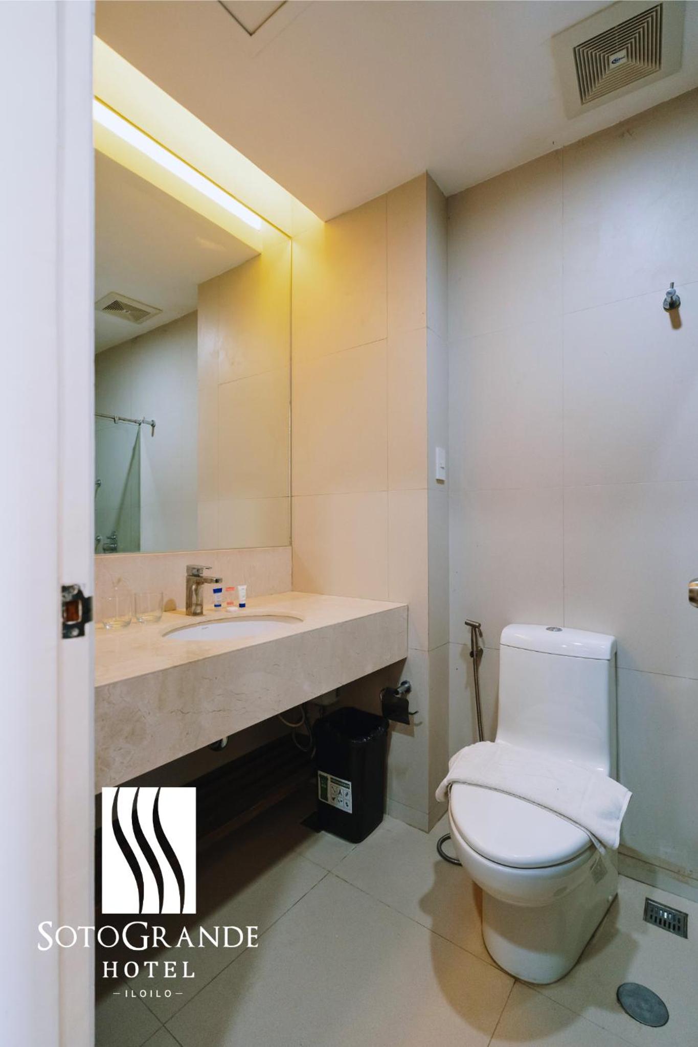 Deluxe Double or Twin Room with Lake View photo 3