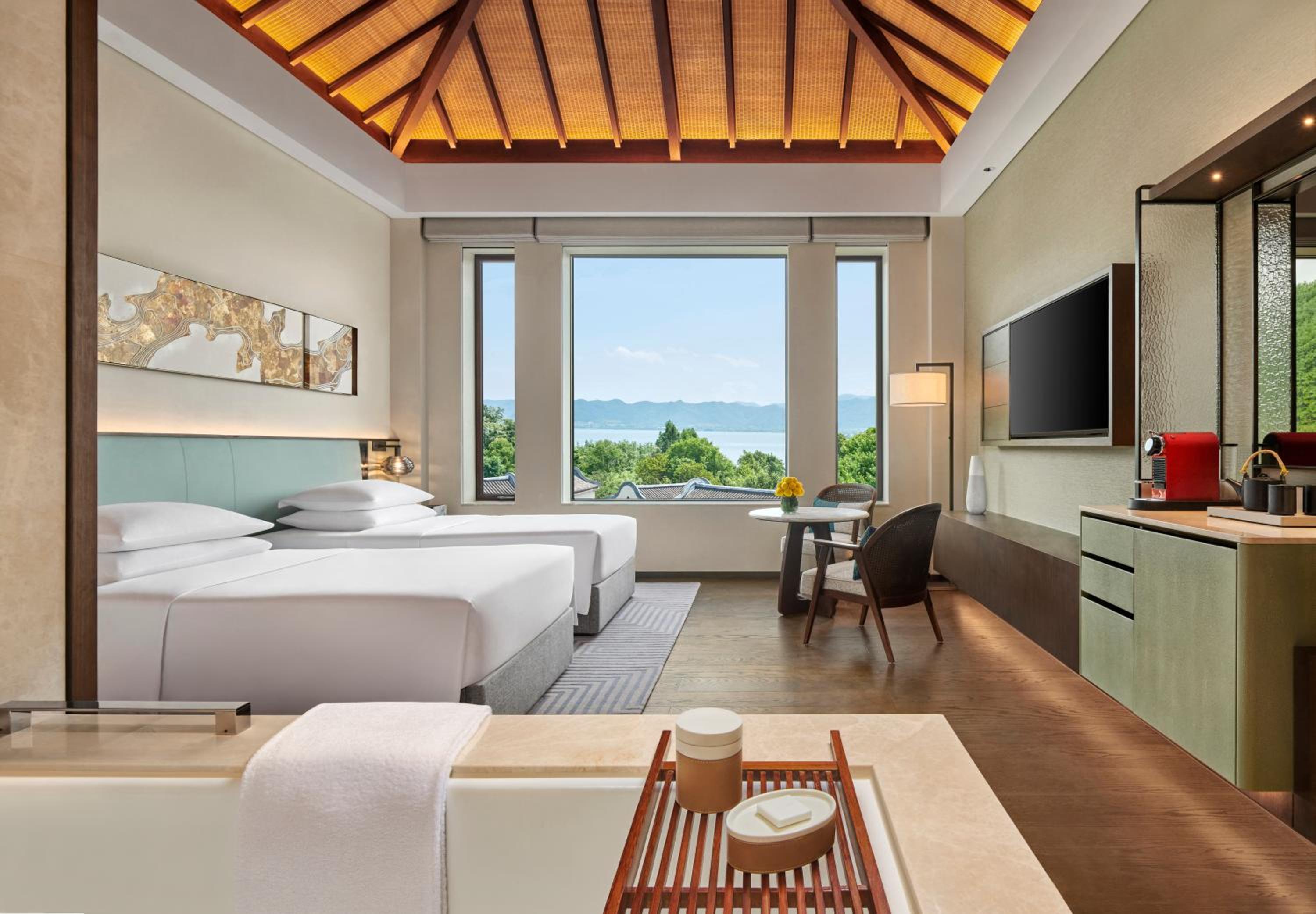 Deluxe Twin Room with Lake View