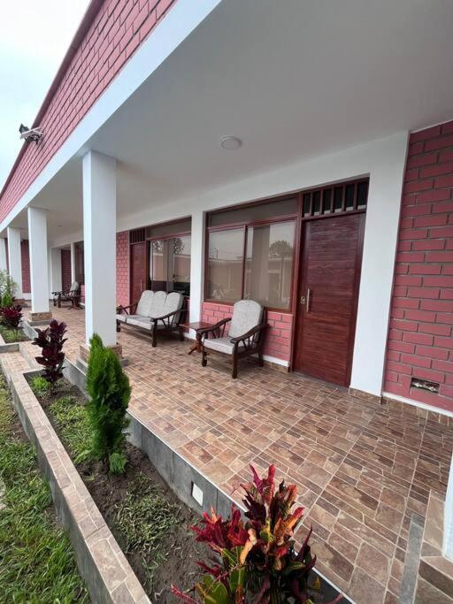 Five-Bedroom House photo 2
