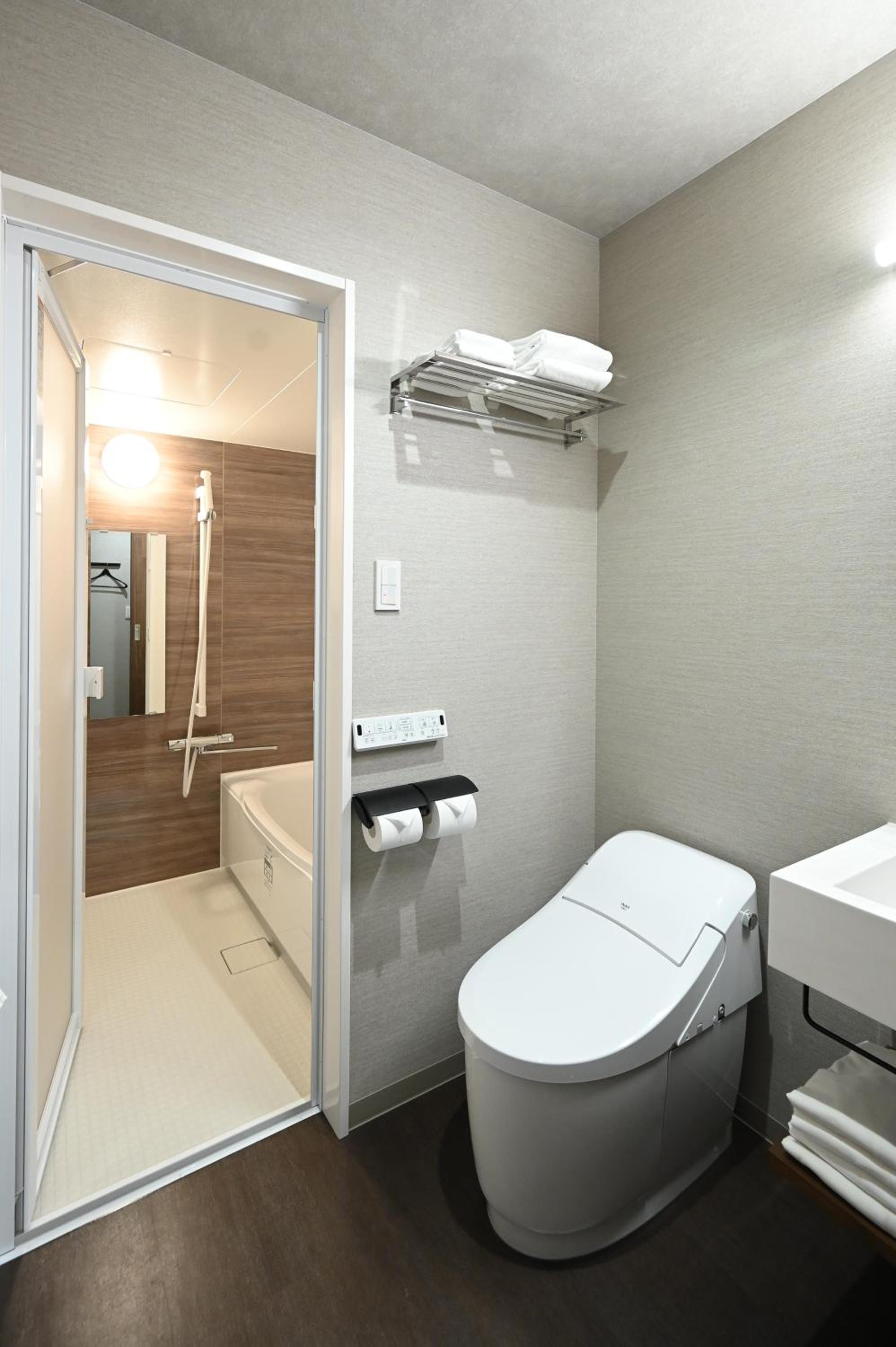 Deluxe Family Suite - Photo 6