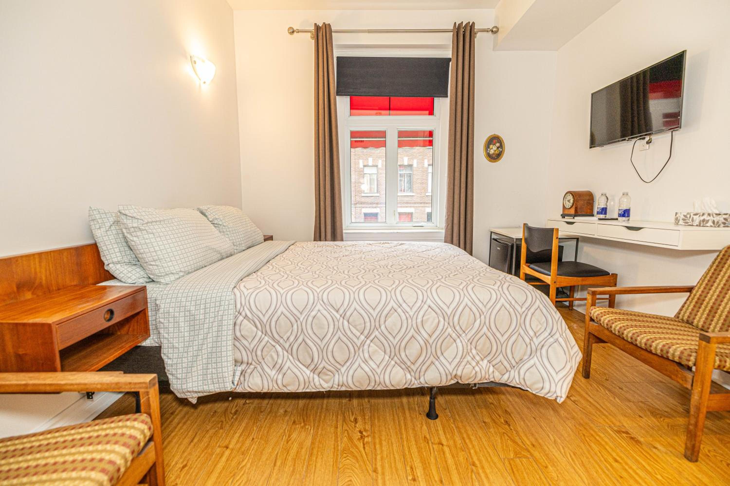 Double Room with Private Bathroom photo 1