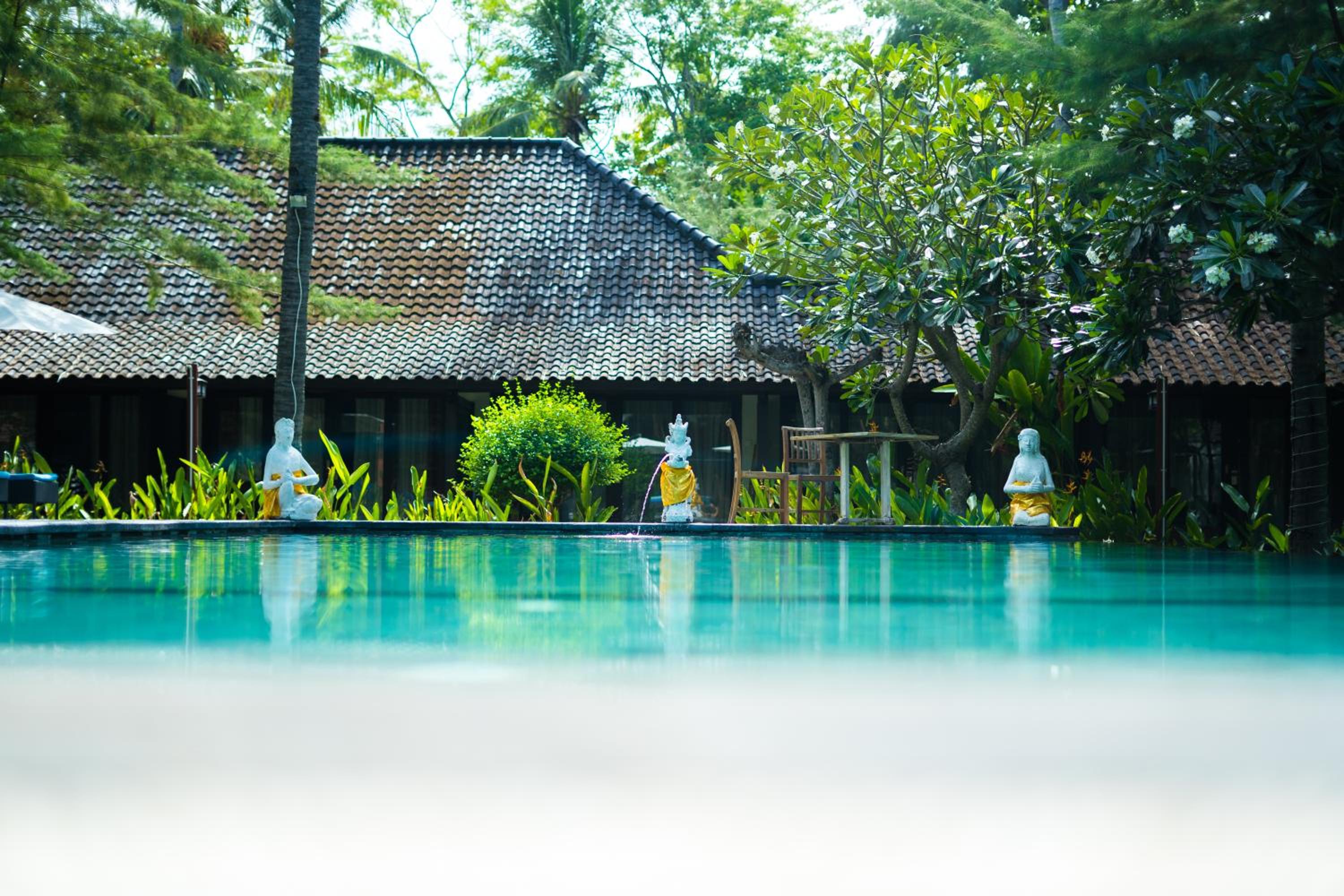Deluxe Room with Pool and Garden View photo 2